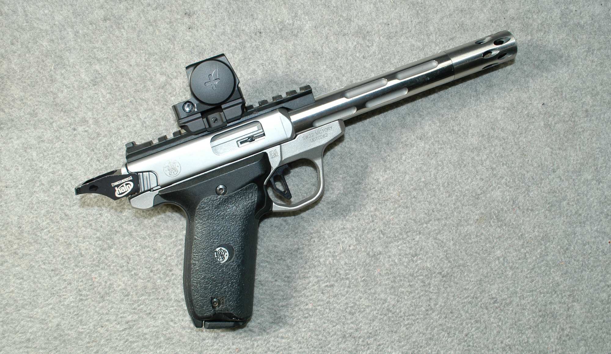 Smith &Wesson ~ SW22 Victory ~ .22 Long Rifle - Smith & Wesson