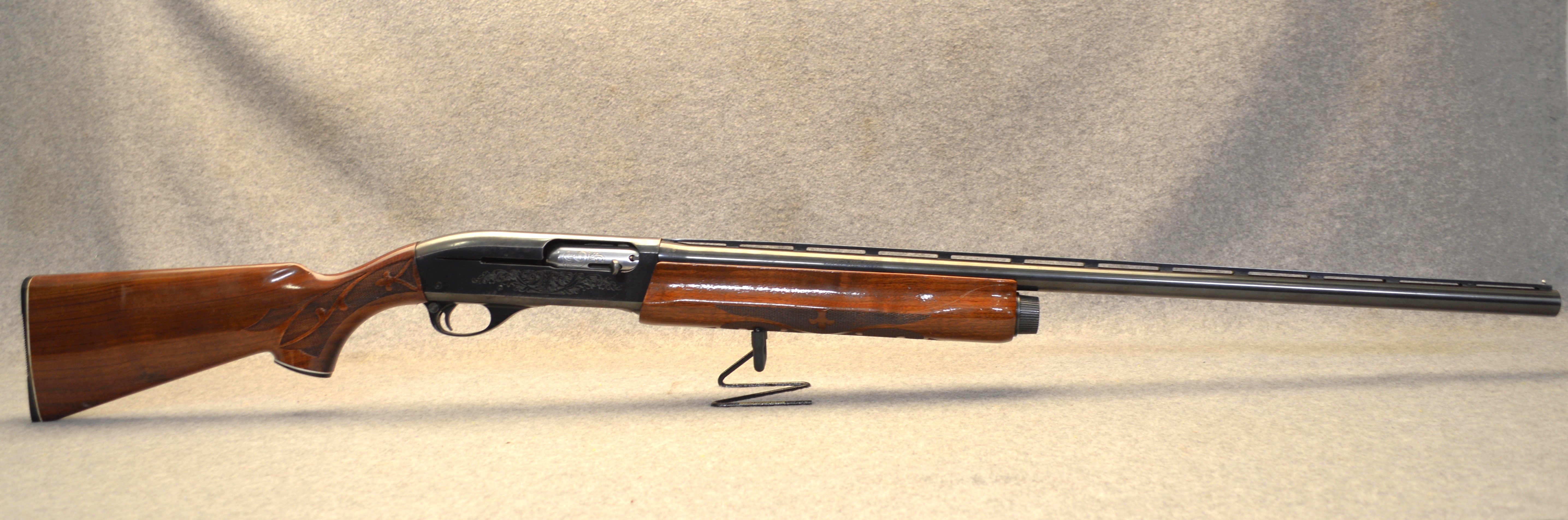 Remington ~ 1100 ~ 12 Gauge - Remington
