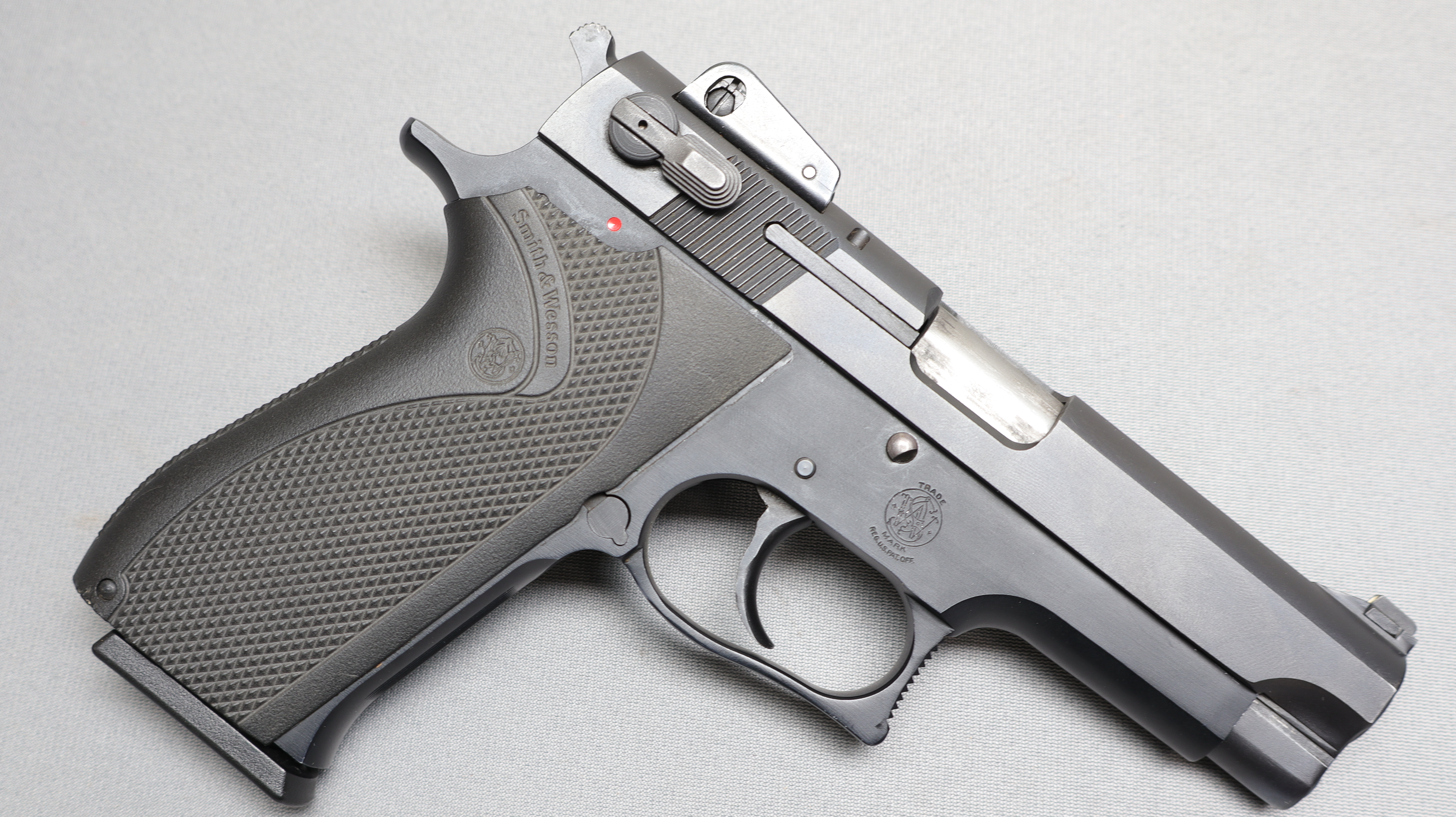 Smith &amp;Wesson Model 3904 9x19mm - Smith & Wesson