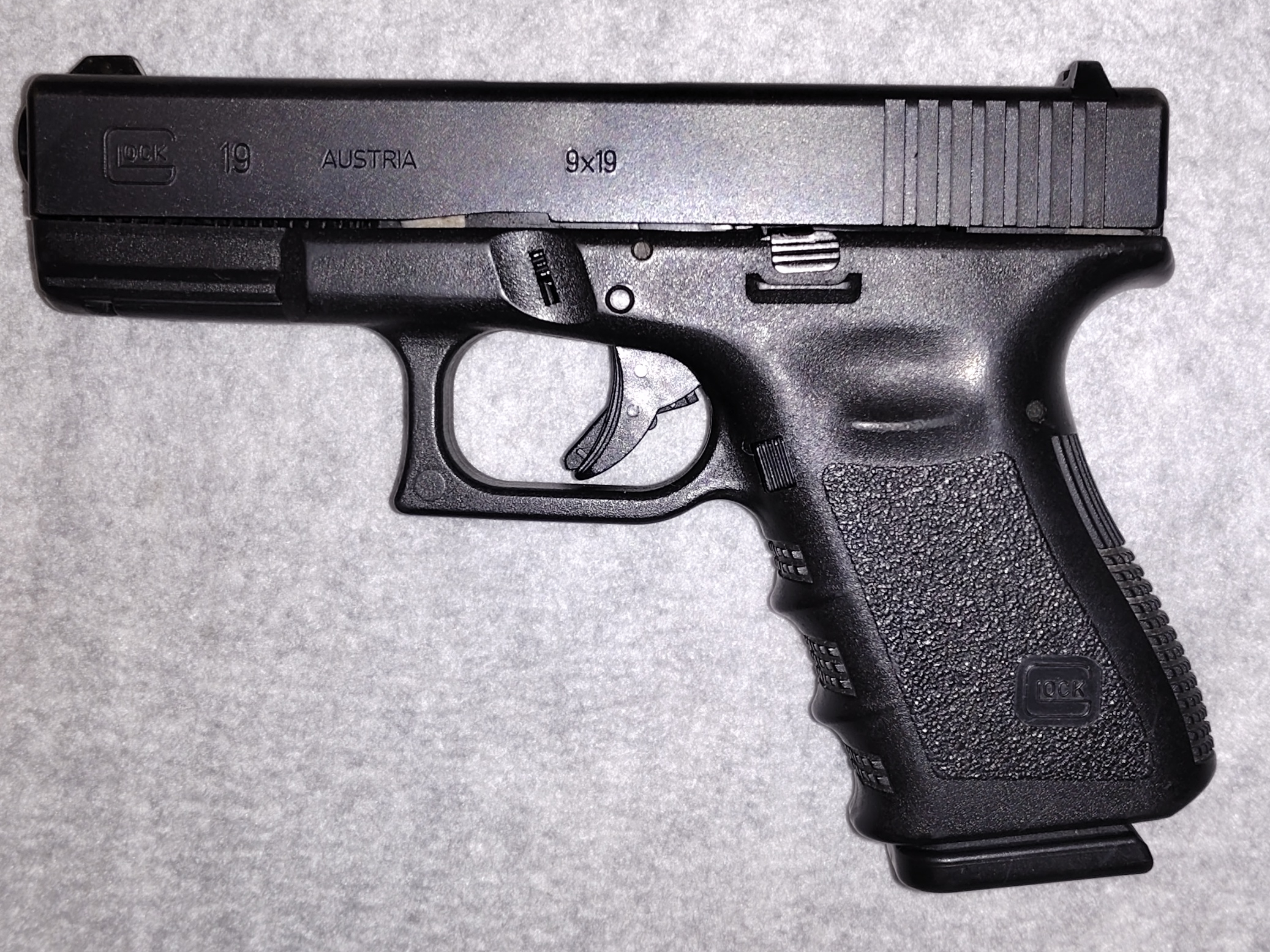 GLOCK ~ 19 ~ 9MM LUGER - Glock