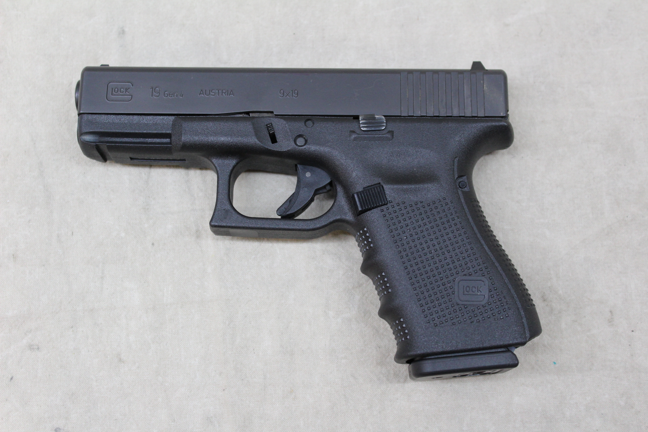 Glock 19 Gen 4 ~ 9mm Luger ~ - Glock