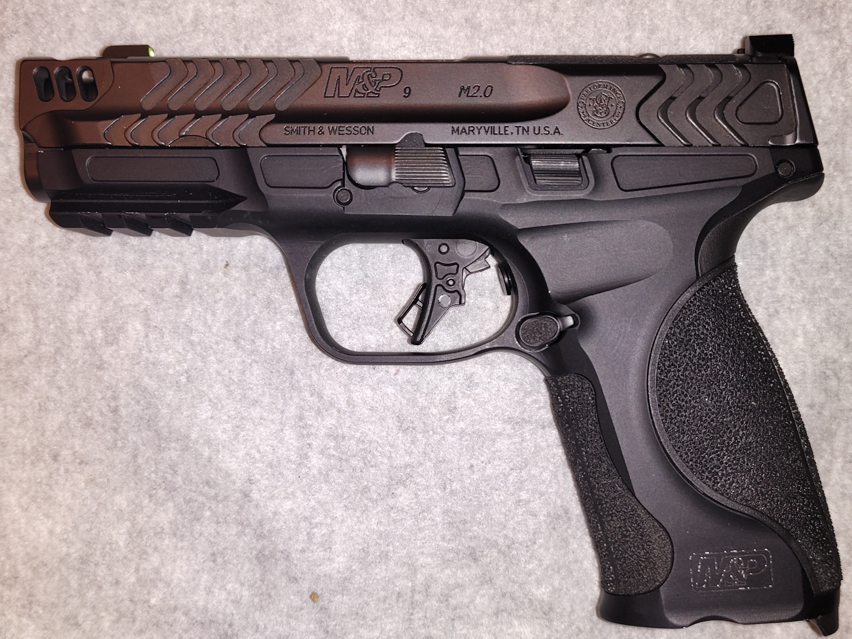 SMITH &WESSON ~ M&ampP 9 M2.0 ~ 9MM LUGER - Smith & Wesson