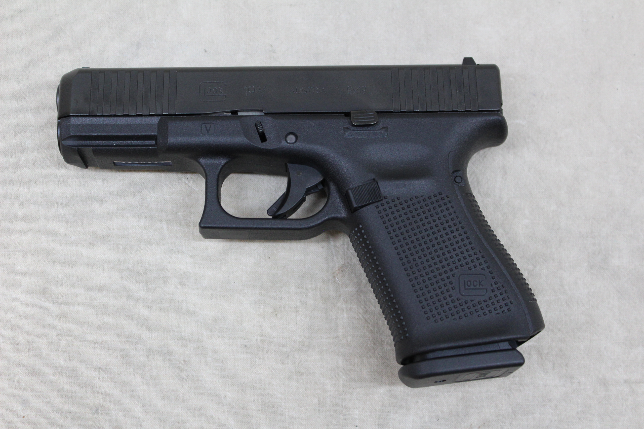 Glock 19V ~ 9mm Luger ~ - Glock