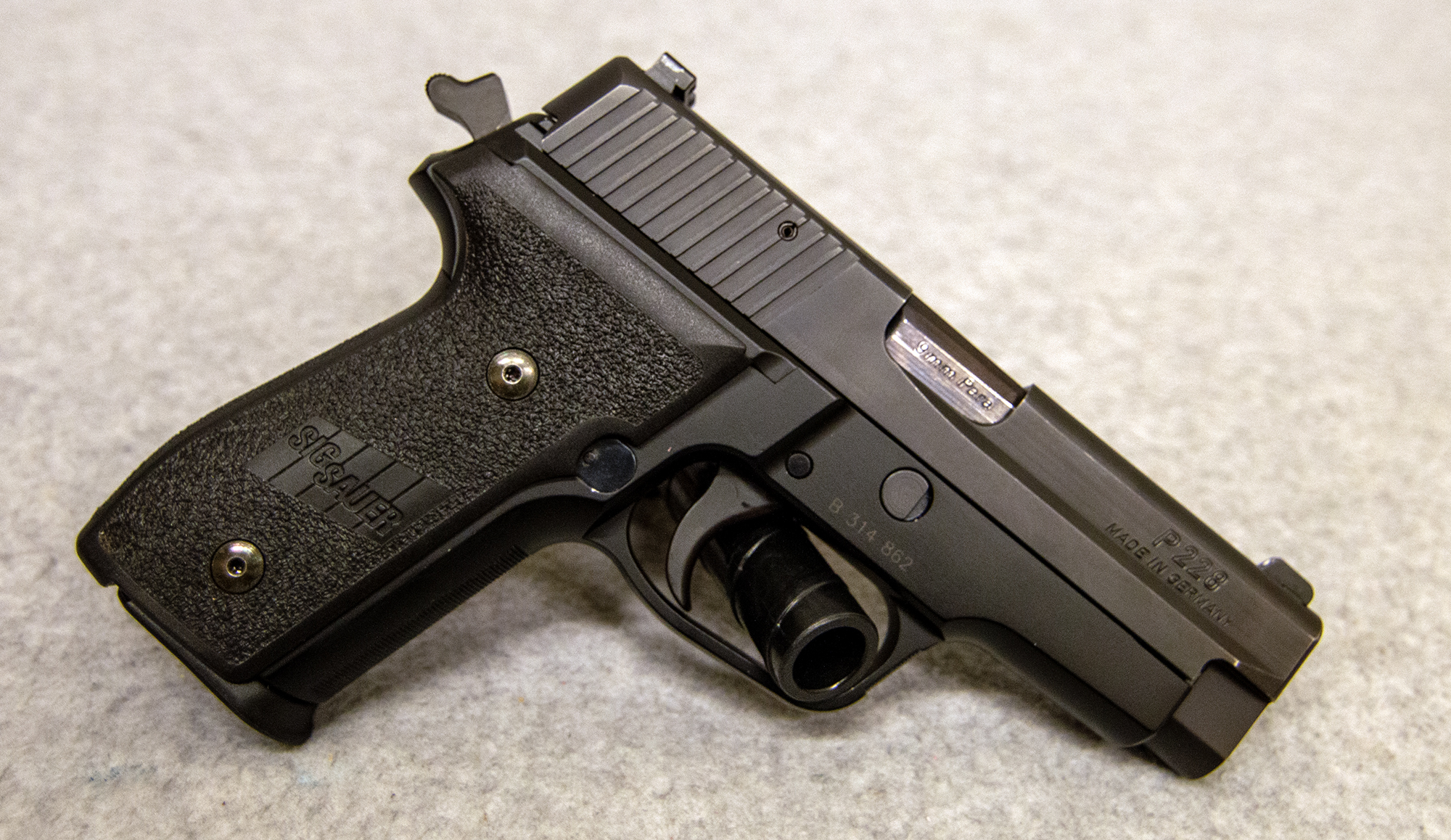 SIG Sauer ~ P228 ~ 9 mm - Sig Sauer