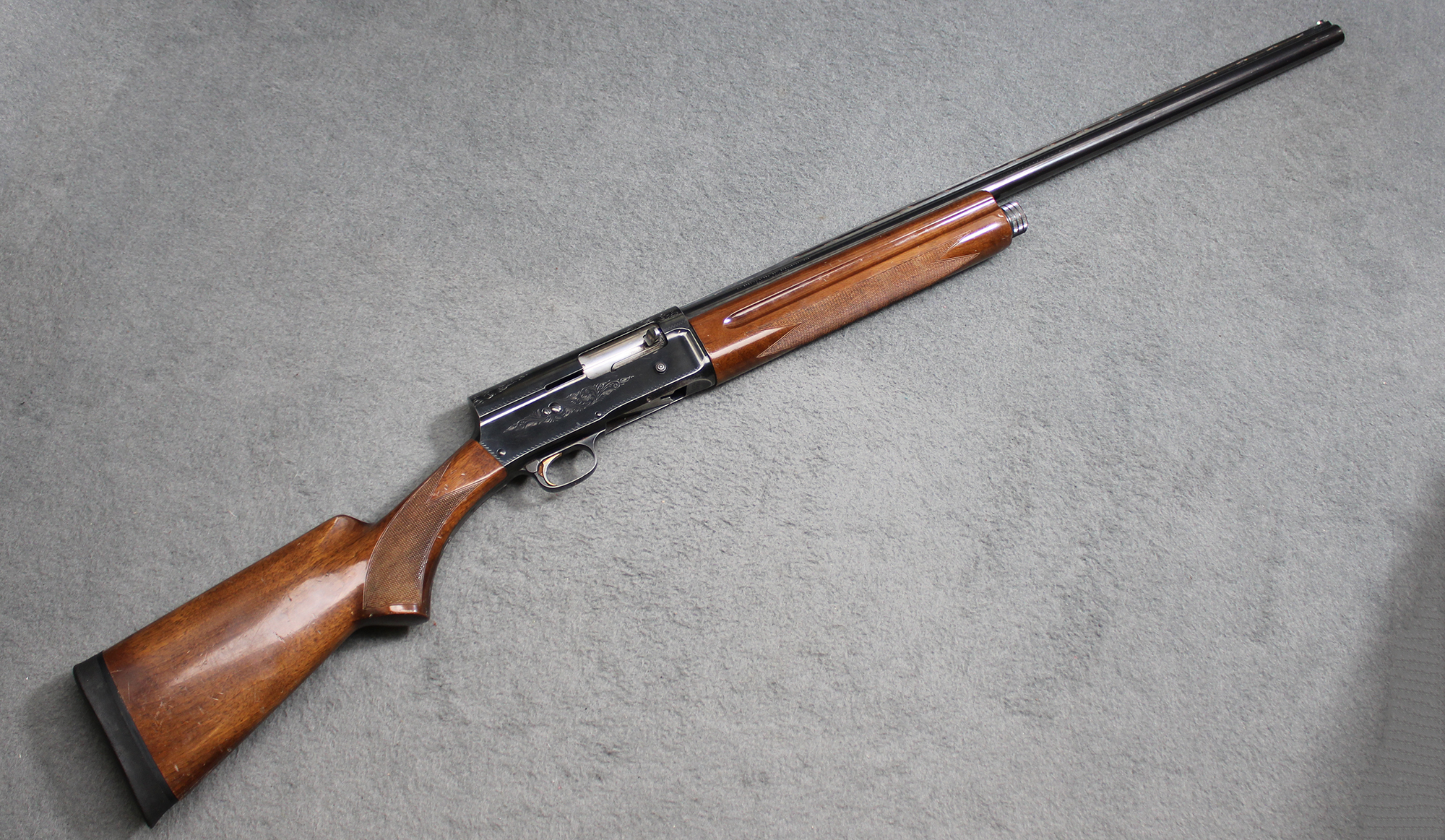 Browning ~ Light Twelve Auto 5 ~ 12 Gauge - Browning