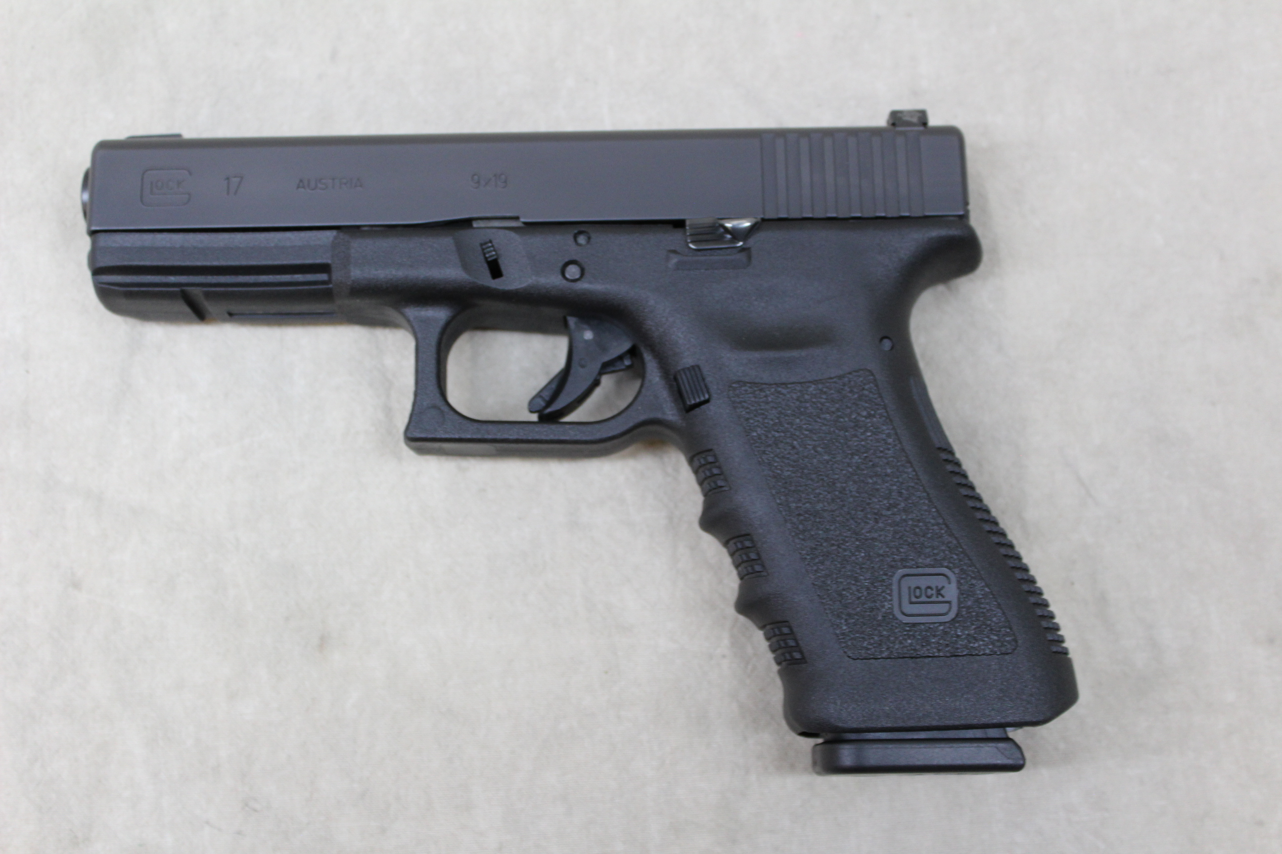 Glock 17 ~ 9mm Luger ~ - Glock