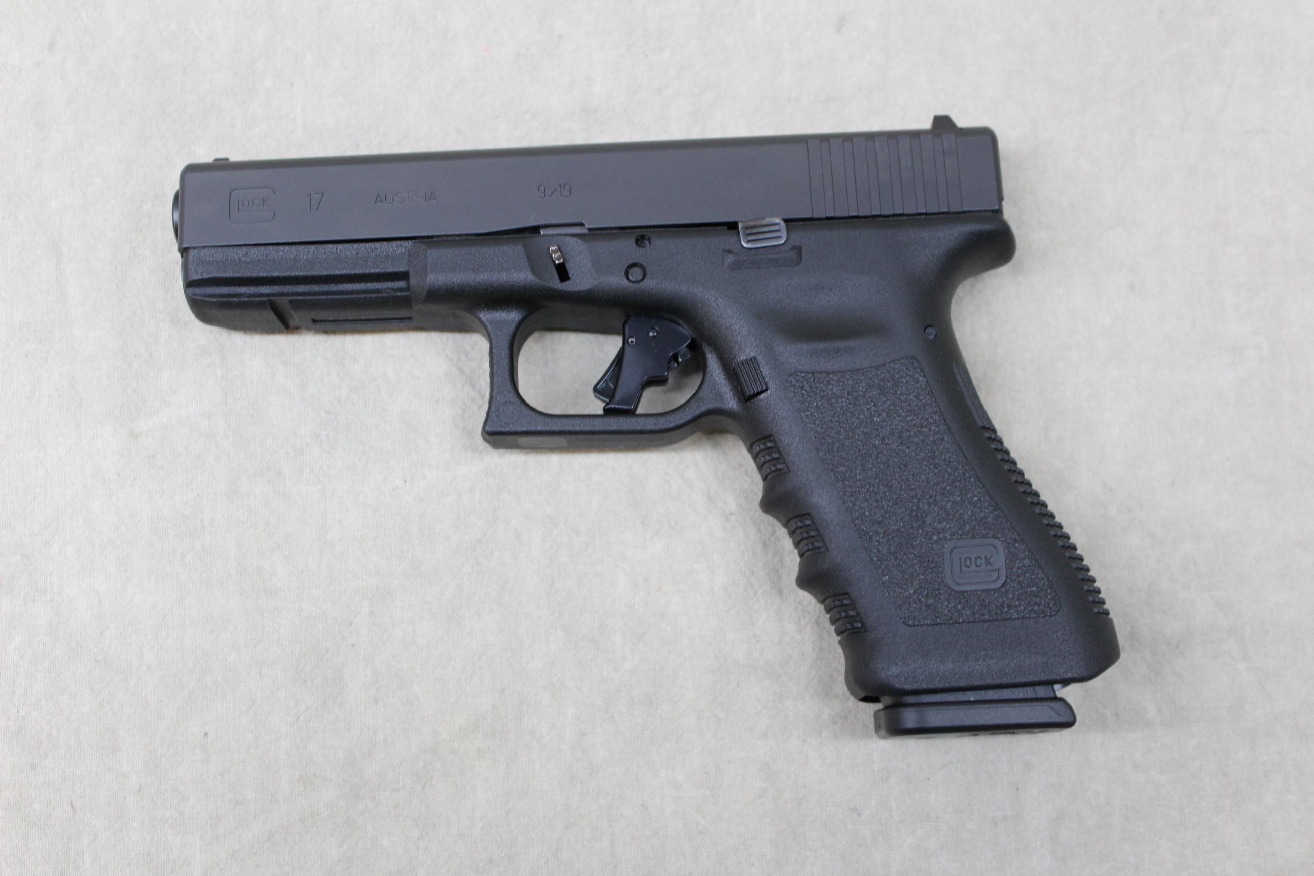 Glock 17 ~ 9mm Luger ~ - Glock