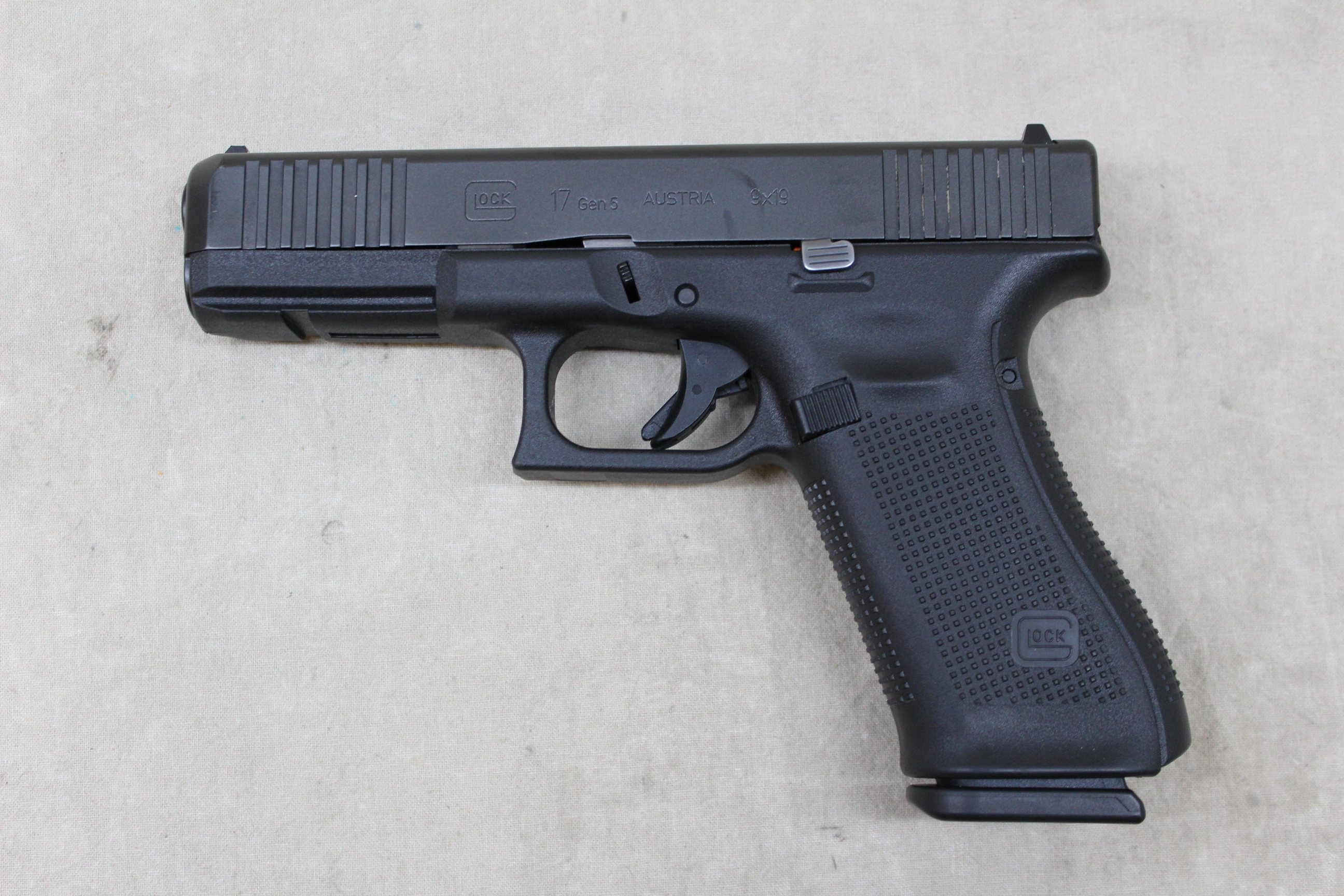 Glock 17 ~ 9mm Luger ~ - Glock