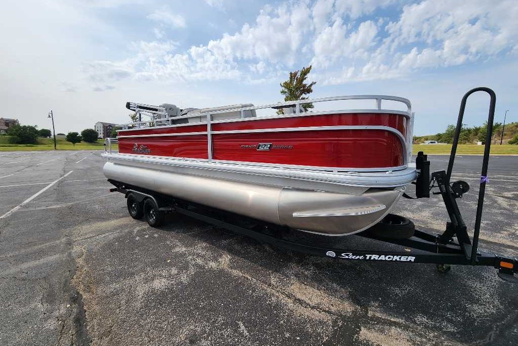 Image of 2027 SUN TRACKER FISHIN BARGE 22 DLX