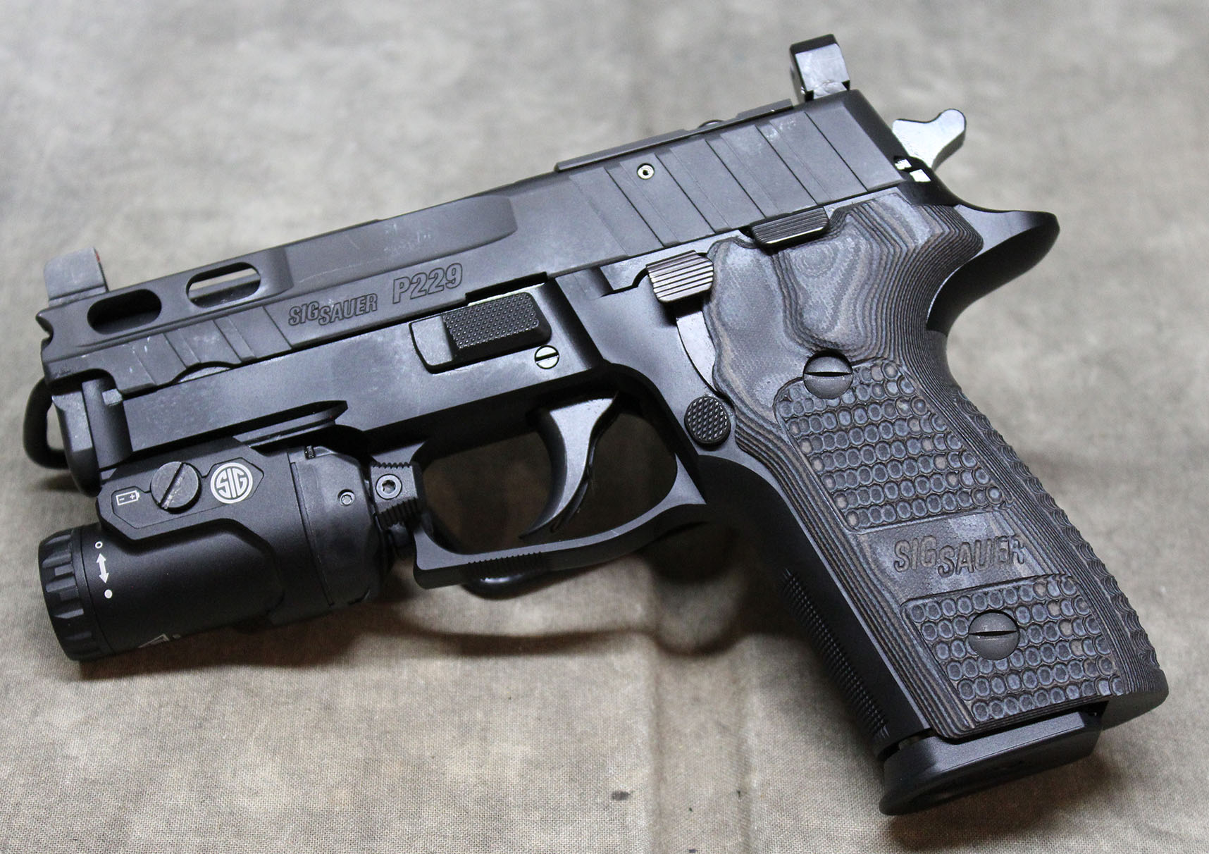 Sig Sauer ~ P229 ~ 9mm - Sig Sauer