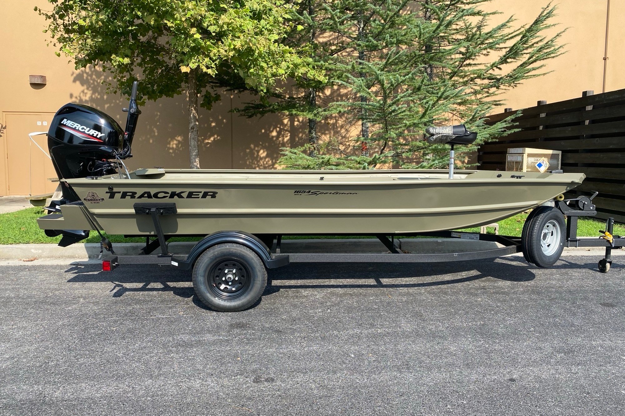  2027 TRACKER GRIZZLY 1654 T SPORTSMAN - $19923.00 at Bass Pro Shops