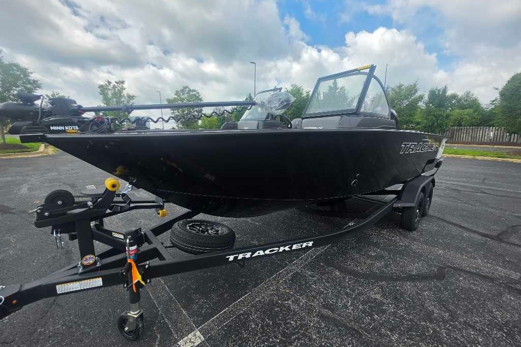  2027 TRACKER TARGA V-19 COMBO - $61680.00 at Bass Pro Shops