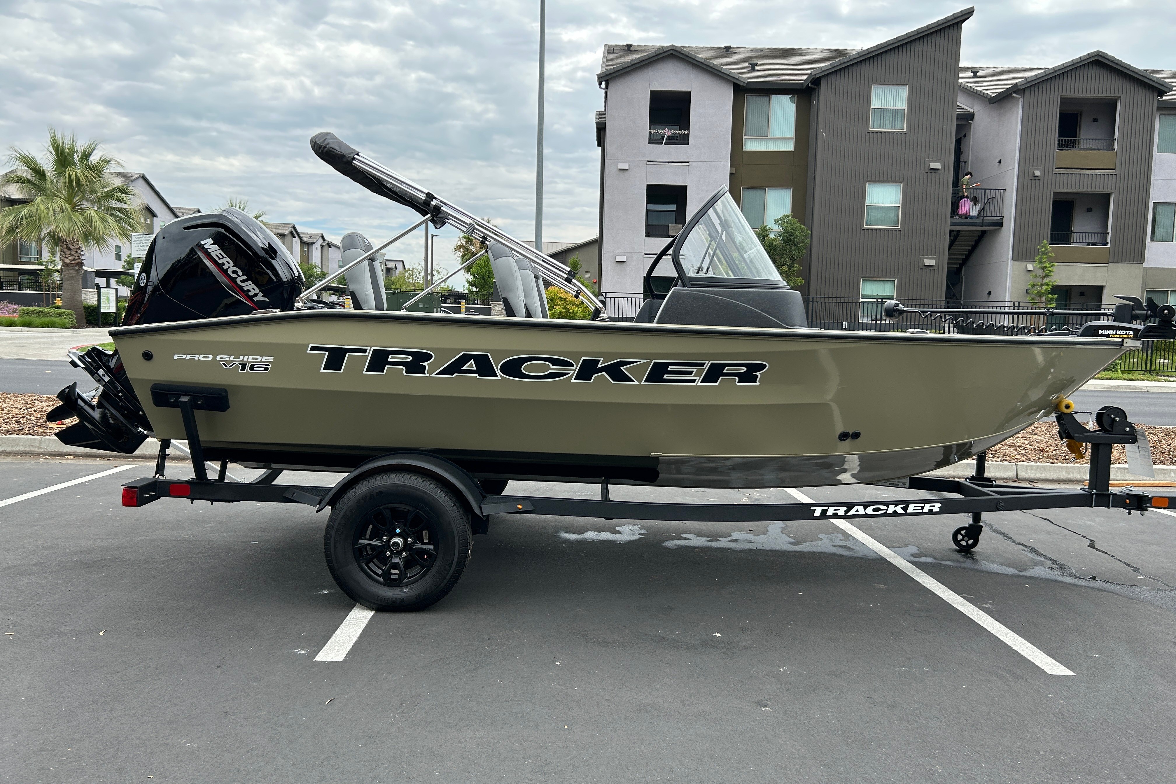 Image of 2027 TRACKER PRO GUIDE V-16 WT