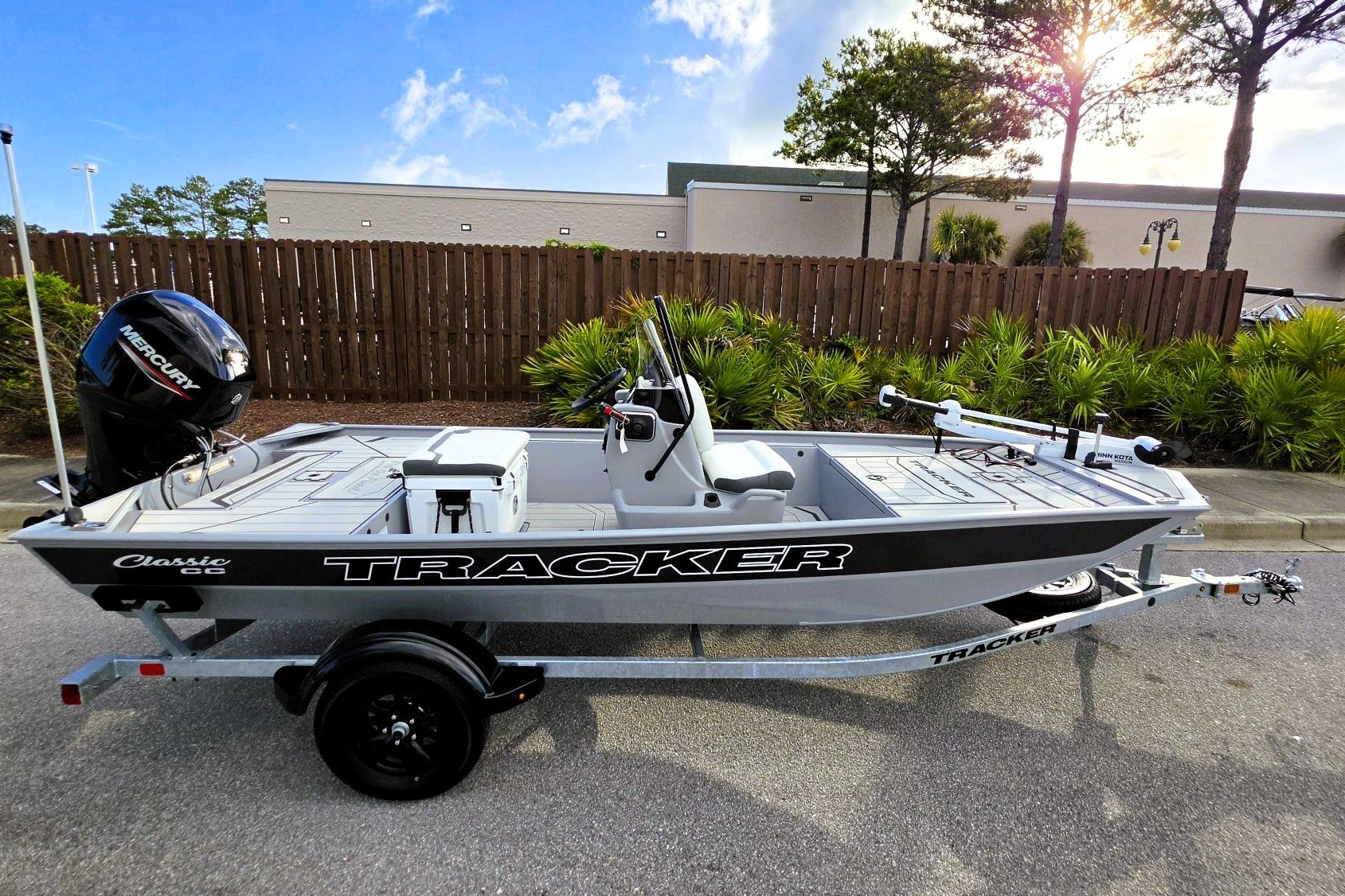 2027 TRACKER BASS TRACKER CLASSIC CC