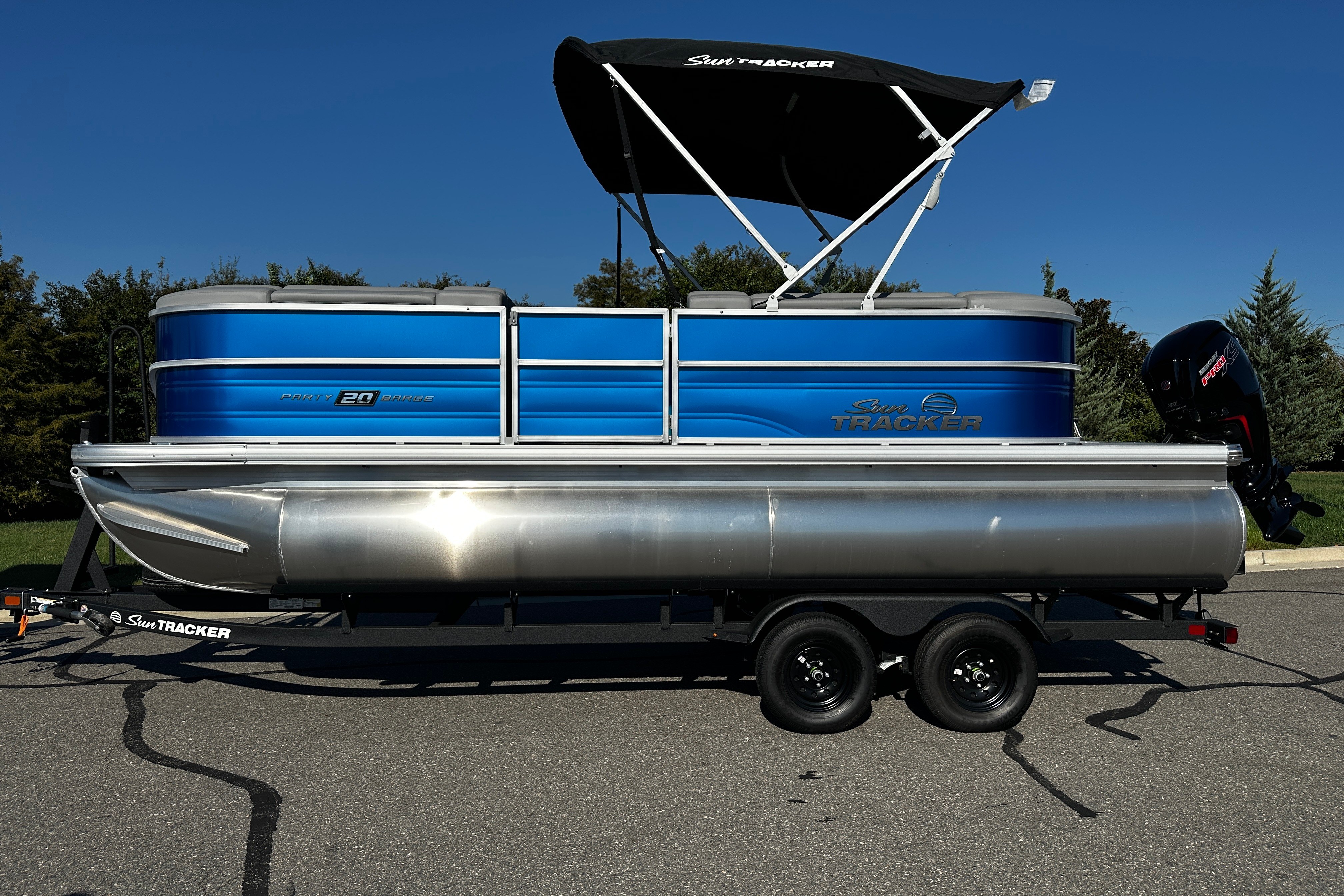  2027 SUN TRACKER PARTY BARGE 20 DLX - $45971.00 at Bass Pro Shops