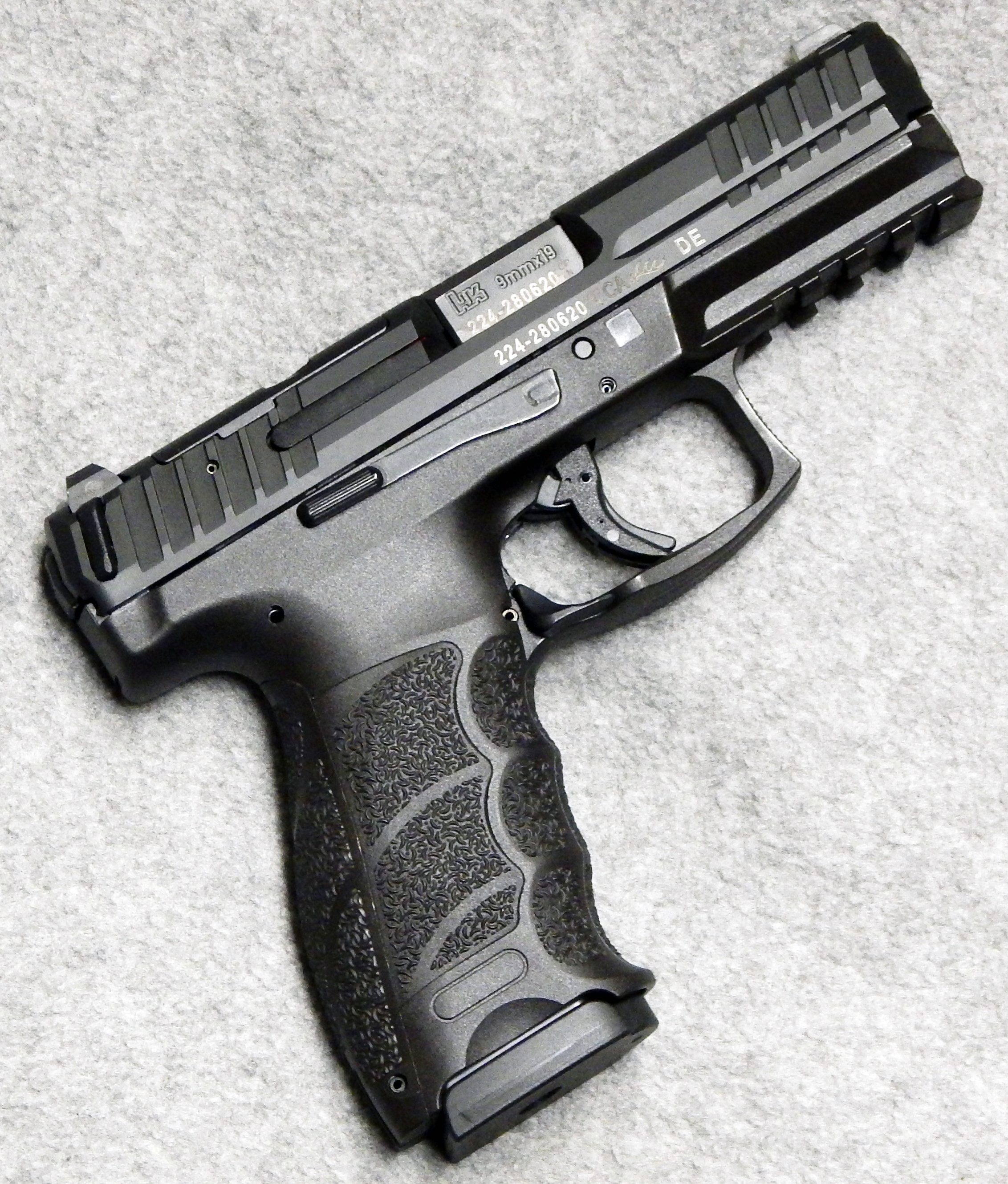 Heckler &Koch ~ VP9 OR ~ 9 mm Luger. - Heckler and Koch