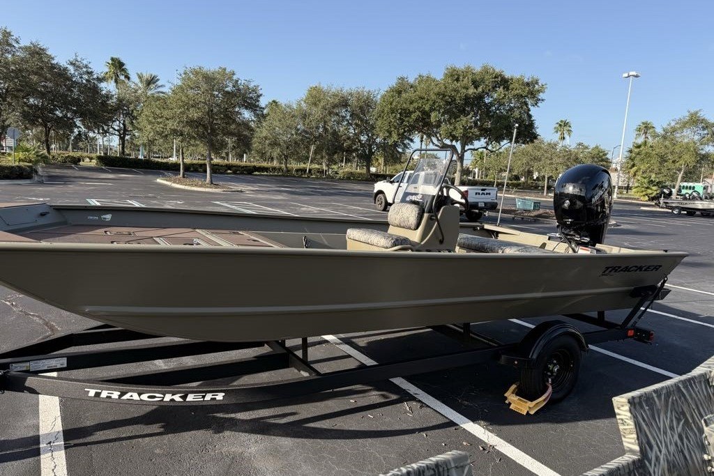  2027 TRACKER GRIZZLY 2072 CC - $39080.00 at Bass Pro Shops
