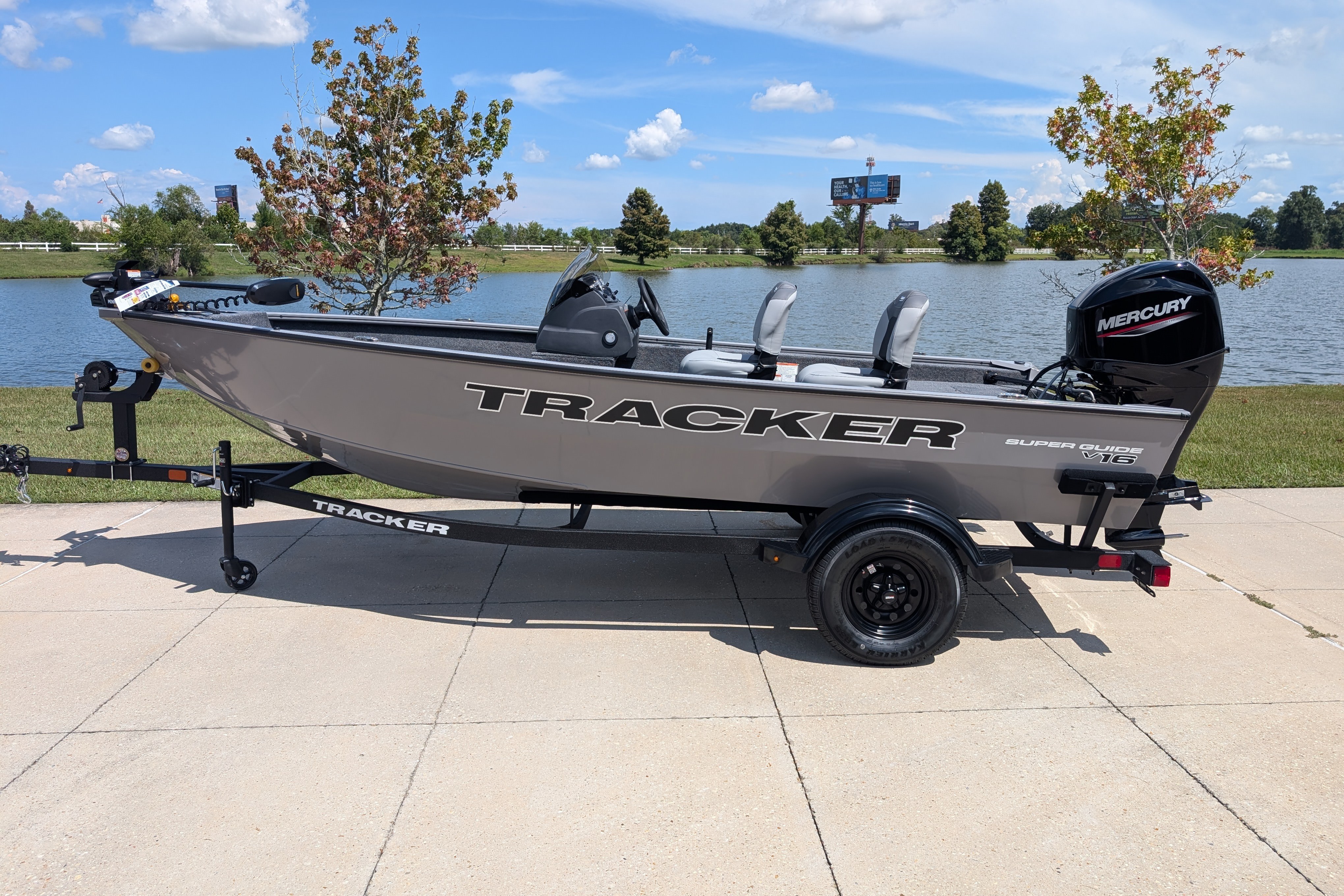 Image of 2027 TRACKER SUPER GUIDE V-16 SC