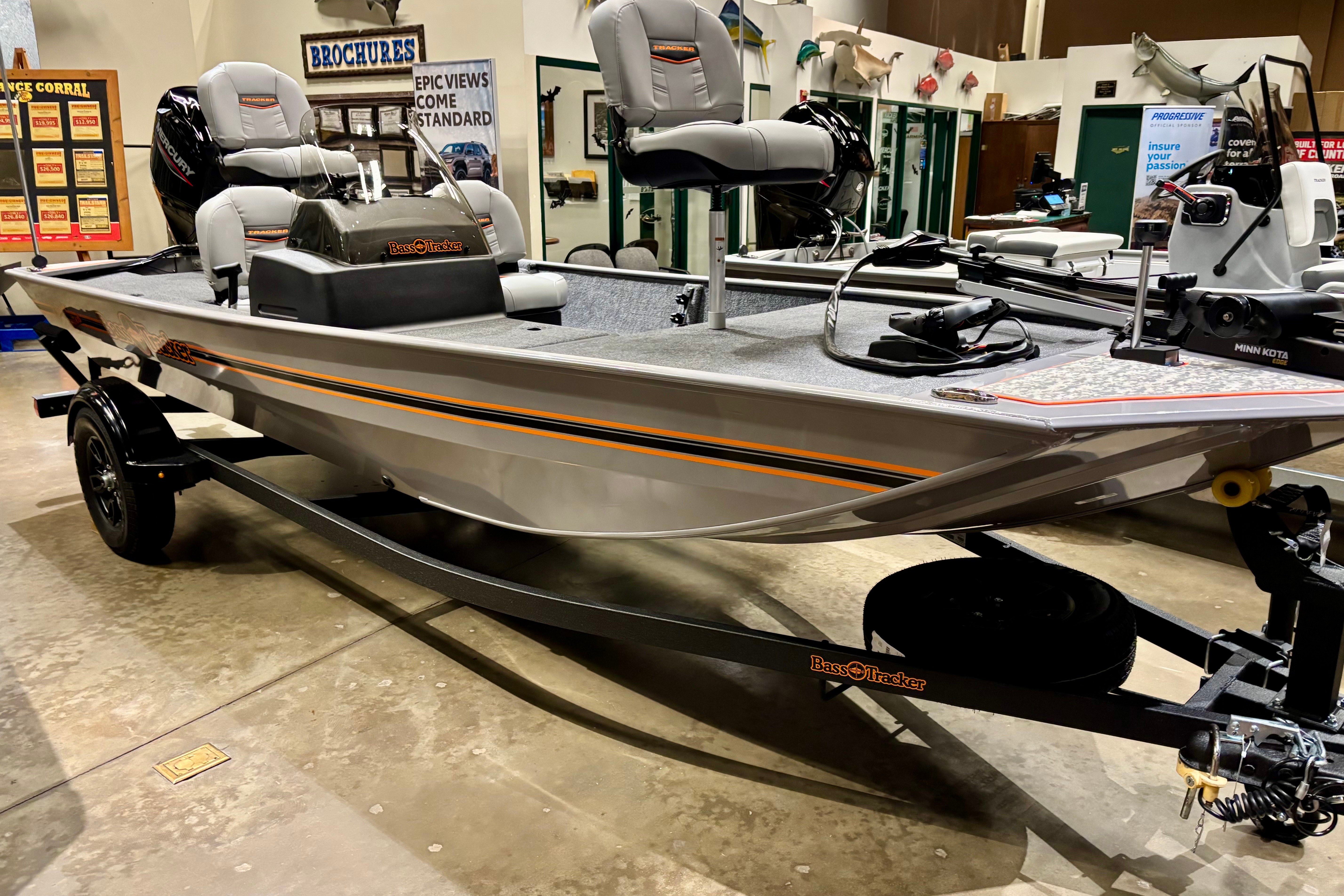 2027 TRACKER BASS TRACKER CLASSIC LIMITED