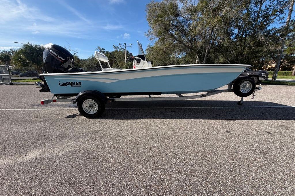  2027 MAKO PRO SKIFF 17 CC - $31690.00 at Bass Pro Shops