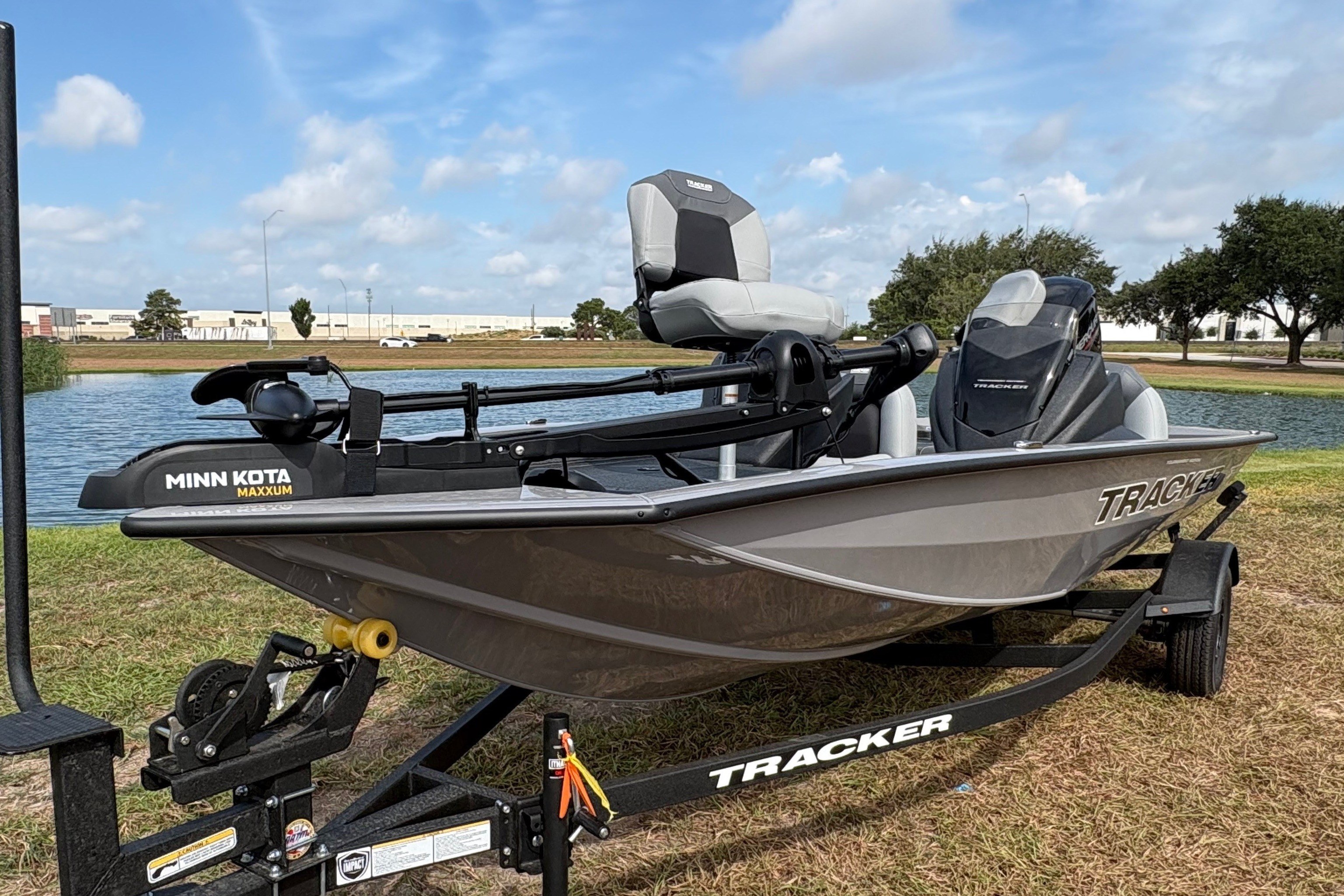  2027 TRACKER PRO TEAM 175 - $29450.00 at Bass Pro Shops