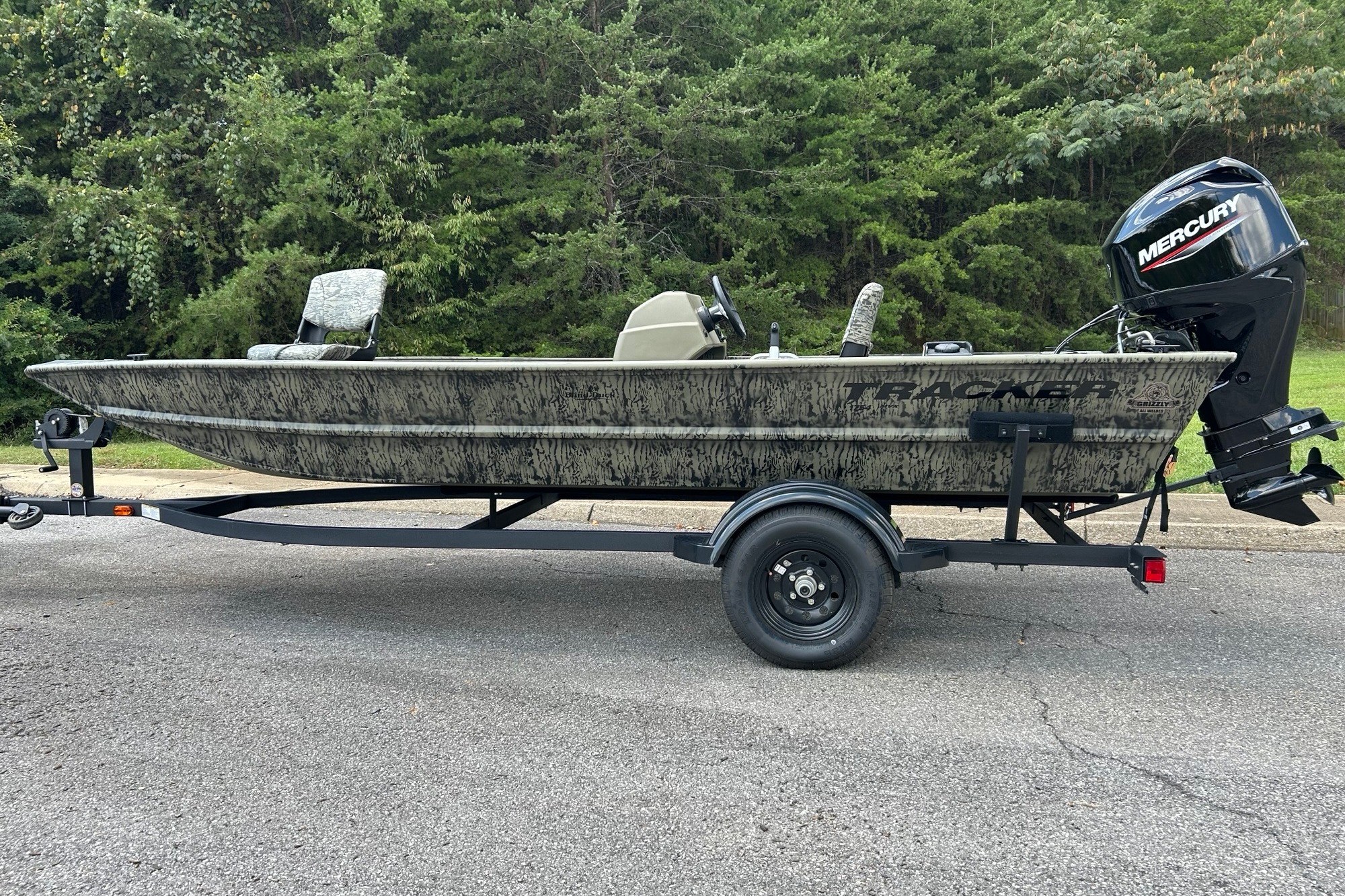  2027 TRACKER GRIZZLY 1754 SC - $24732.00 at Bass Pro Shops