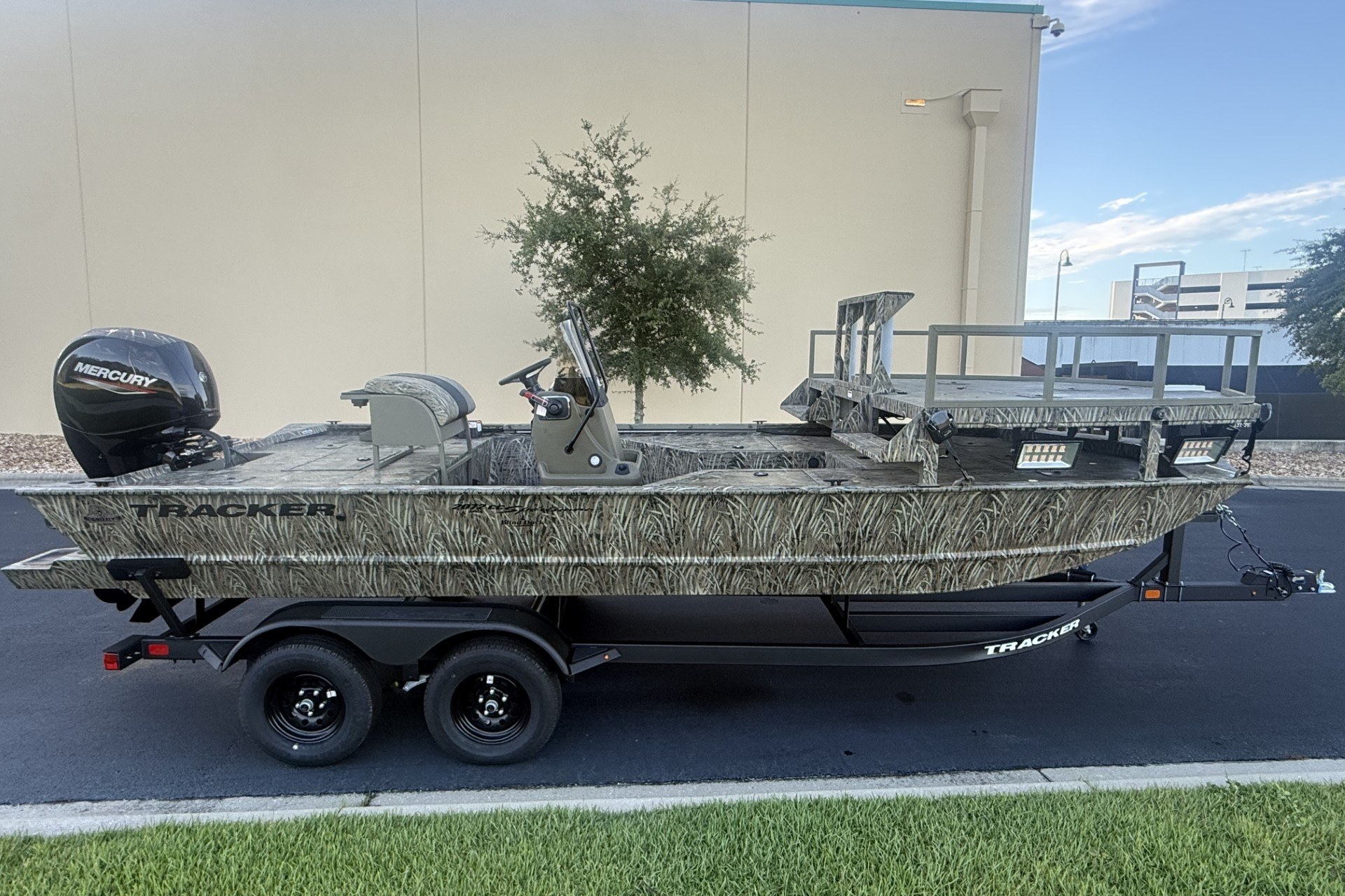 2027 TRACKER GRIZZLY 2072 CC SPORTSMAN