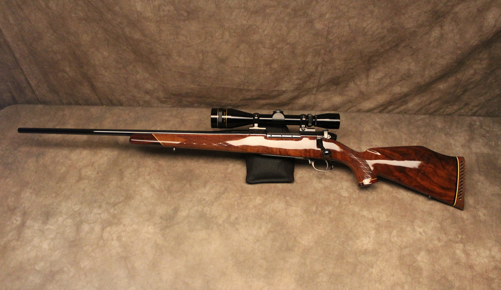 Weatherby~Mark V Deluxe~.300 Weatherby Magnum~Left-hand - Weatherby
