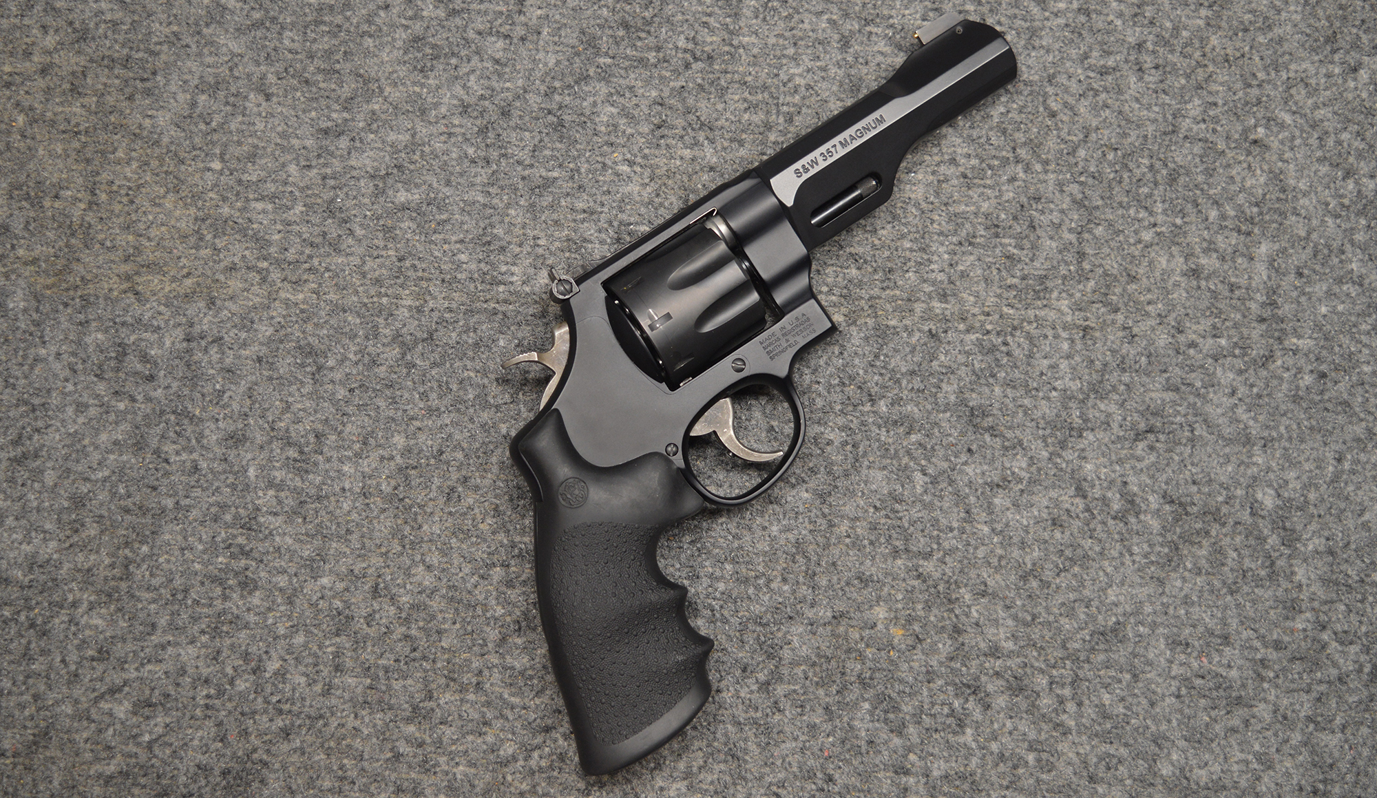 SMITH &WESSON ~ 327 PERFORMANCE CENTER~ .357 MAGNUM - Smith & Wesson