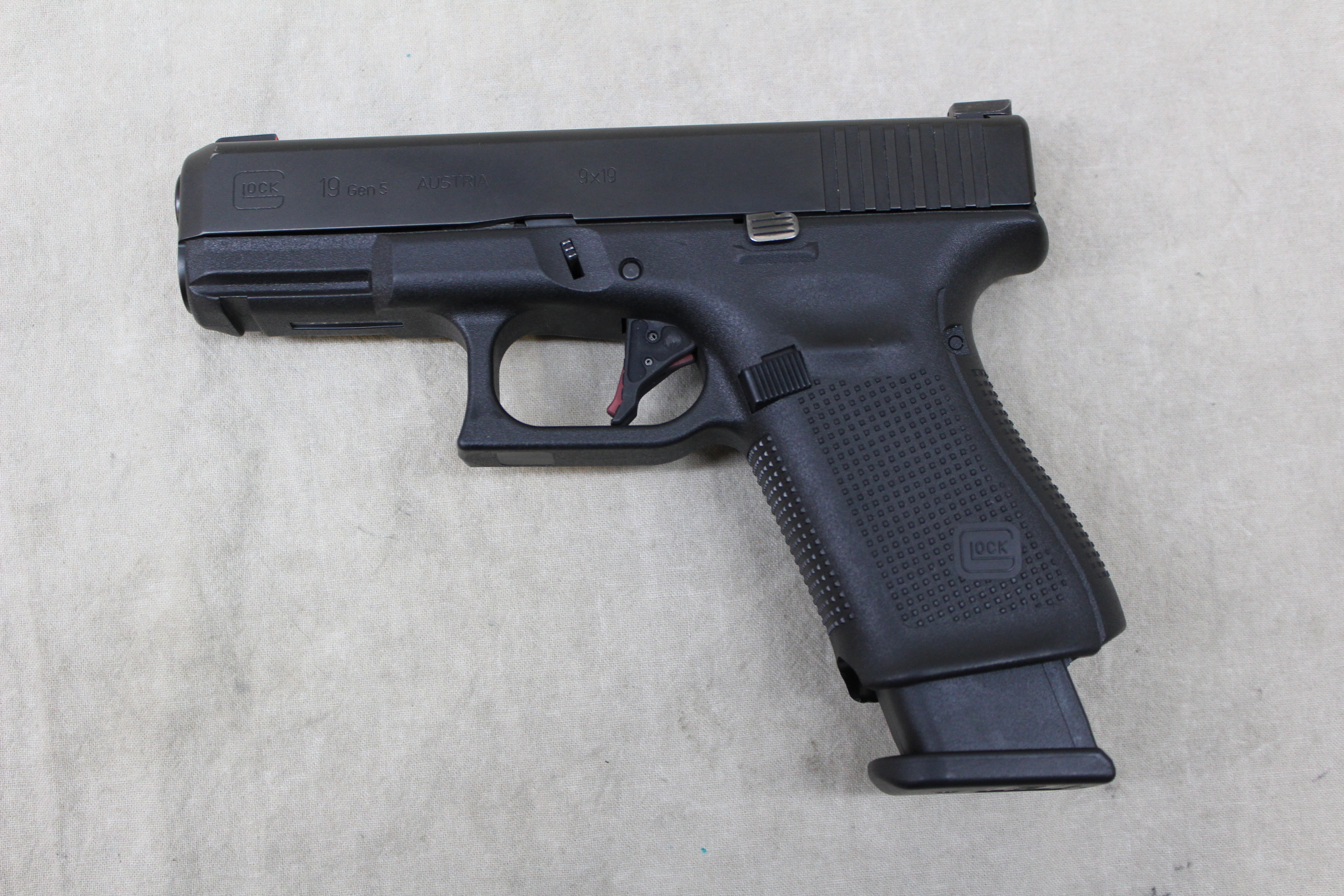 Glock 19 ~ 9mm Luger ~ - Glock