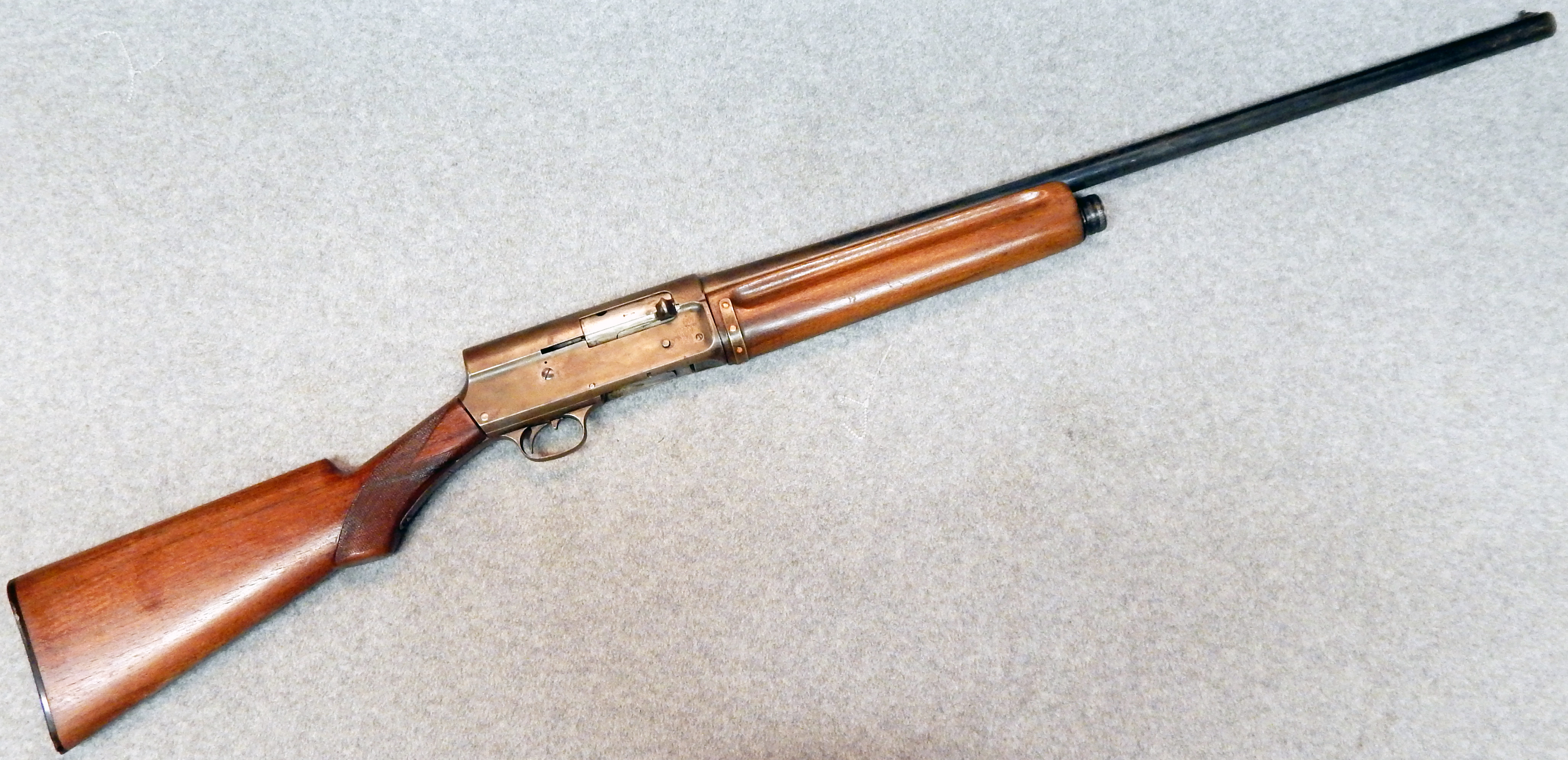 Browning ~ Auto-5 ~ 12 Gauge. - Browning