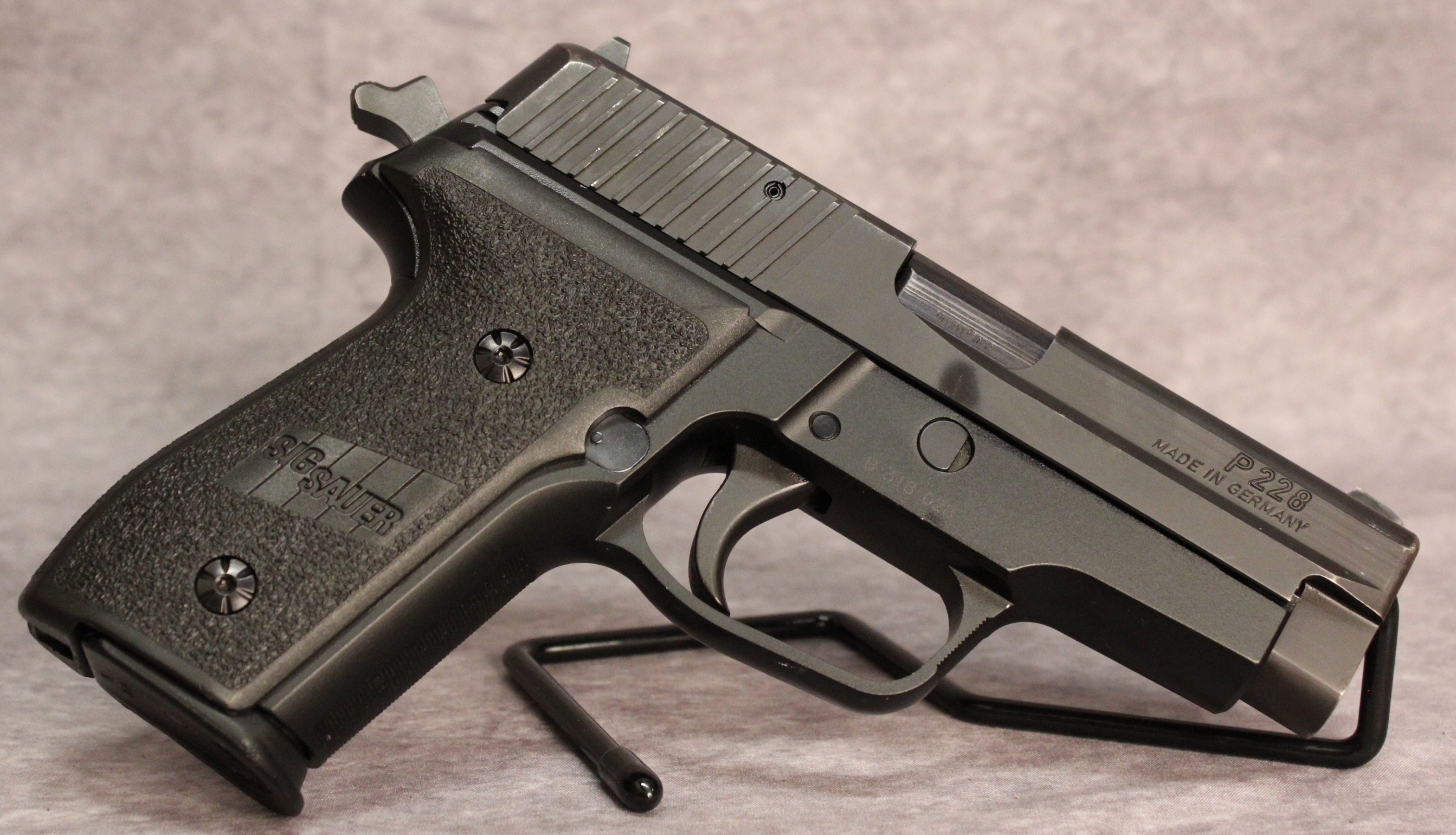 Sig Sauer ~ P228 ~ 9mm Luger - Sig Sauer