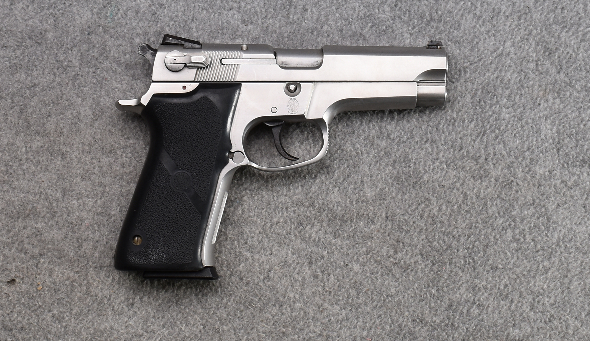Smith &Wesson ~ 5906 ~ 9mm Luger - Smith & Wesson