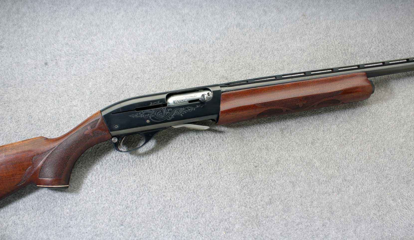 Remington ~ Model 1100 ~ 12 Gauge - Remington