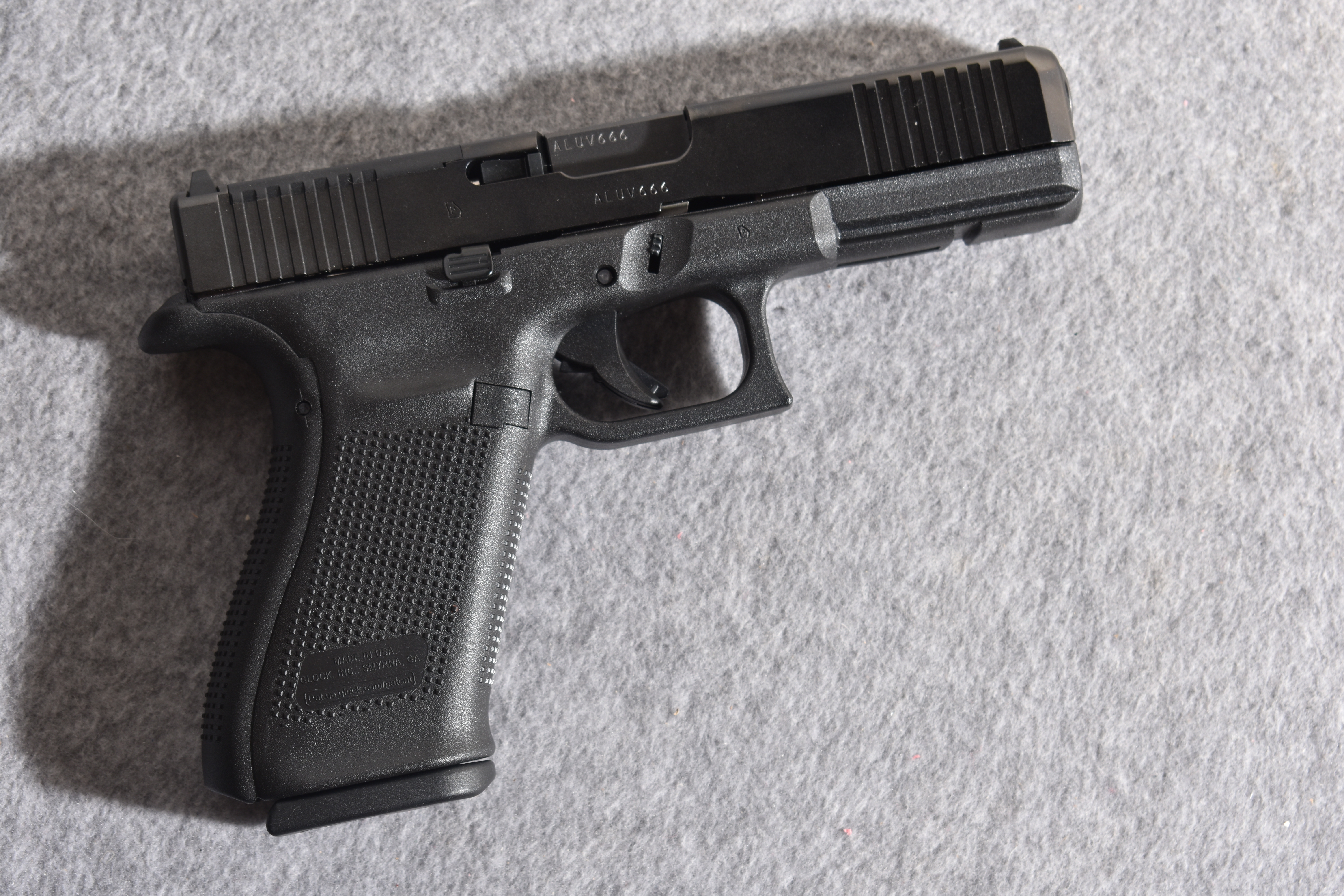 Glock 20V 10MM Auto Semi-Auto Pistol - Glock