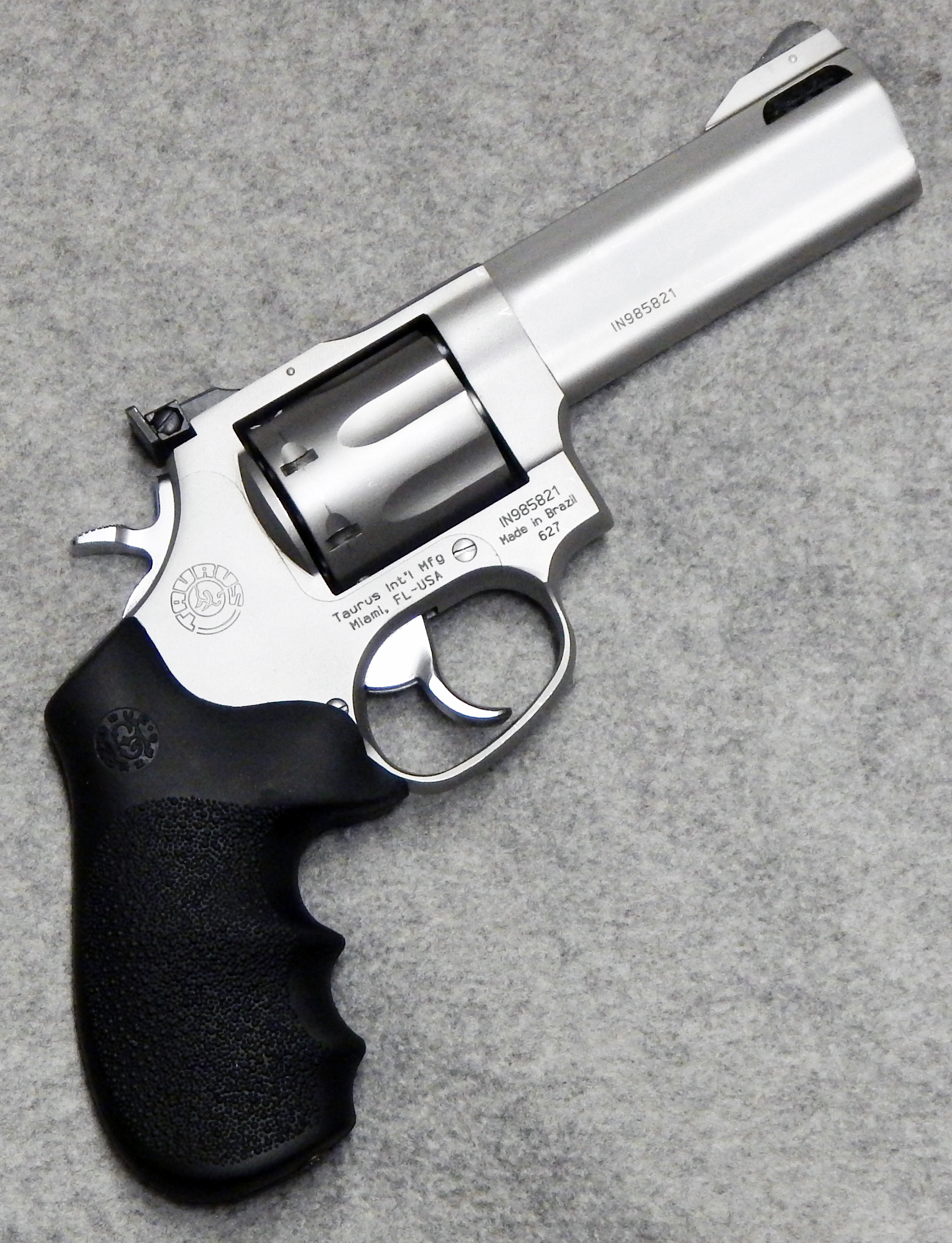 Taurus ~ 627 Tracker ~ .357 Magnum. - Taurus