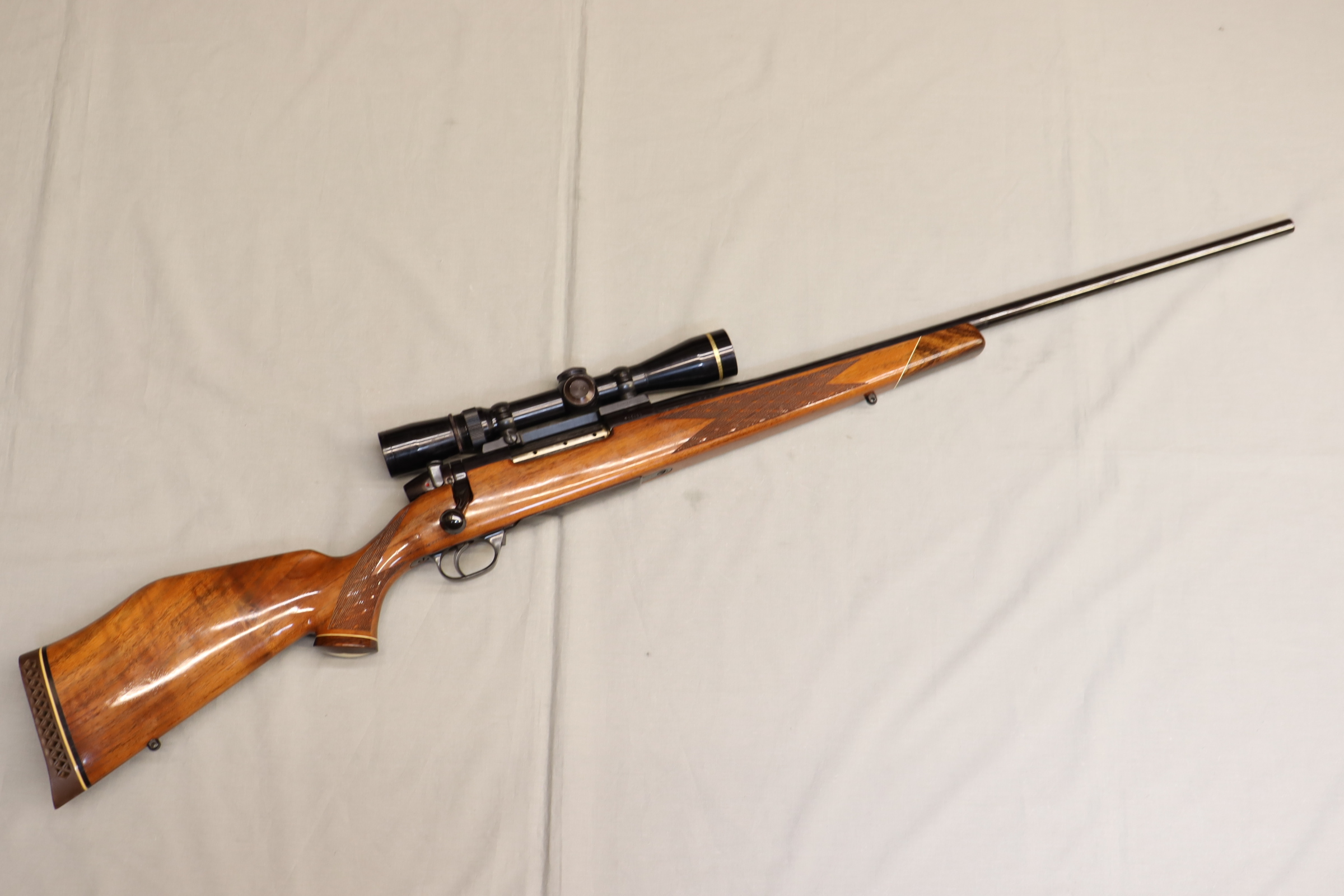 Weatherby ~ Mark V ~ 7mm Remington Magnum - Weatherby