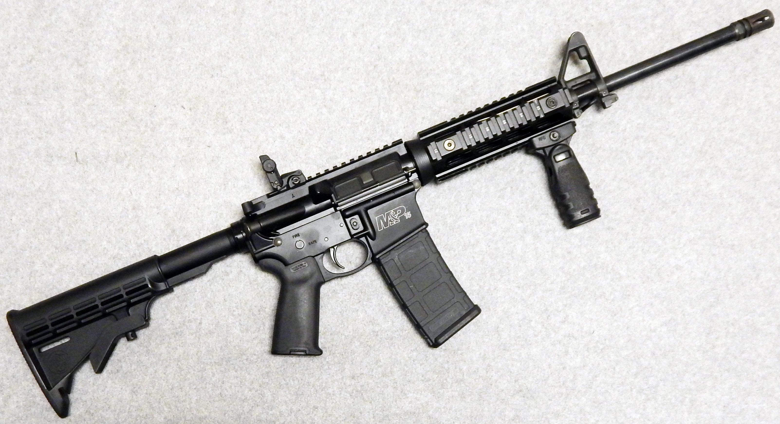 Smith & Wesson ~ M&P-15 ~ 5.56x45 mm NATO.