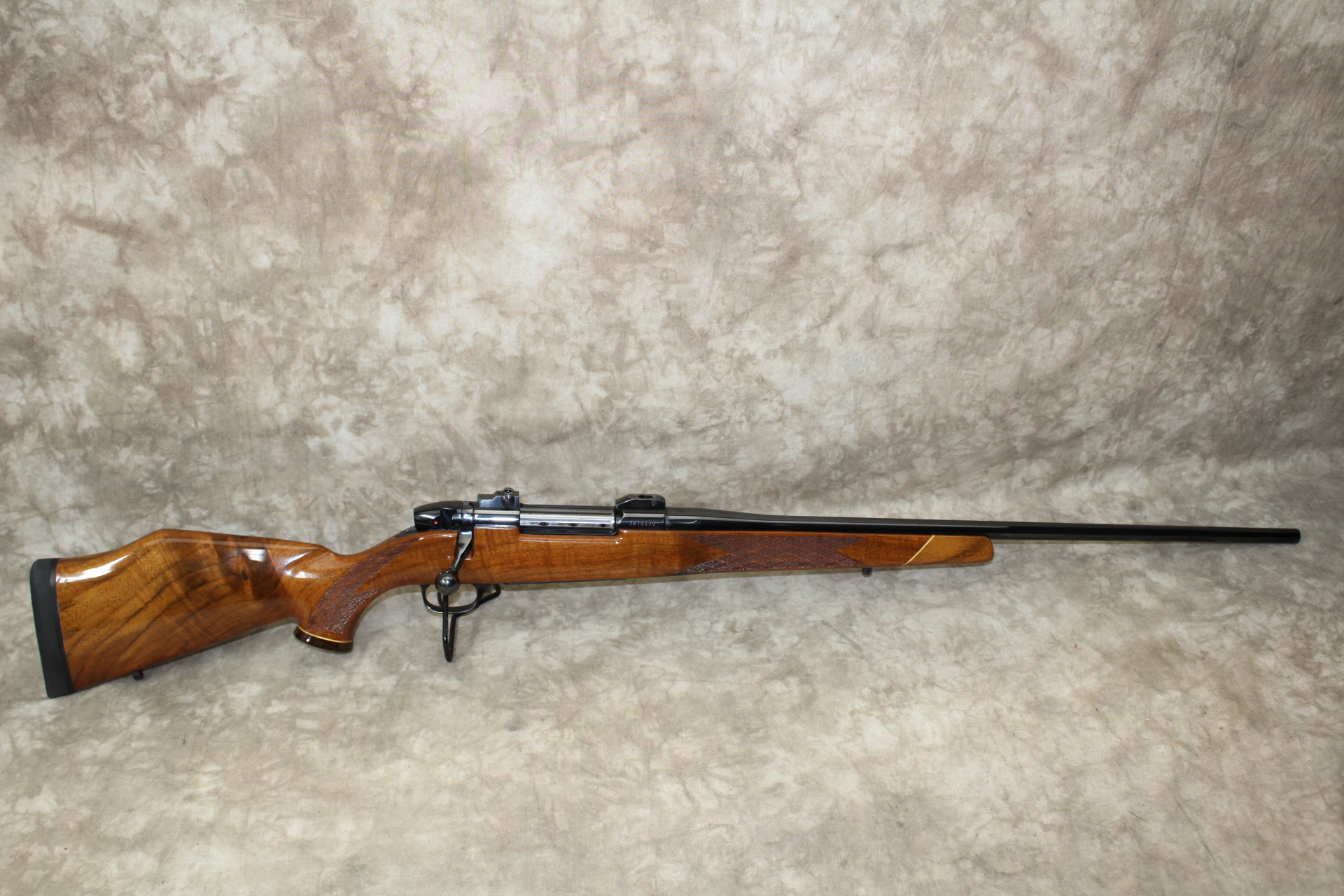 Weatherby~Mark V Deluxe~7mm Weatherby Magnum - Weatherby
