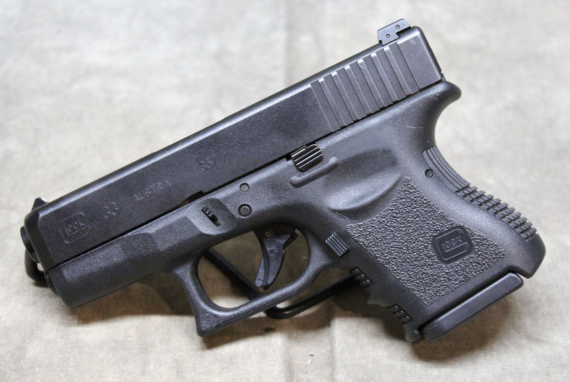 Glock ~ 33 ~ .357 - Glock