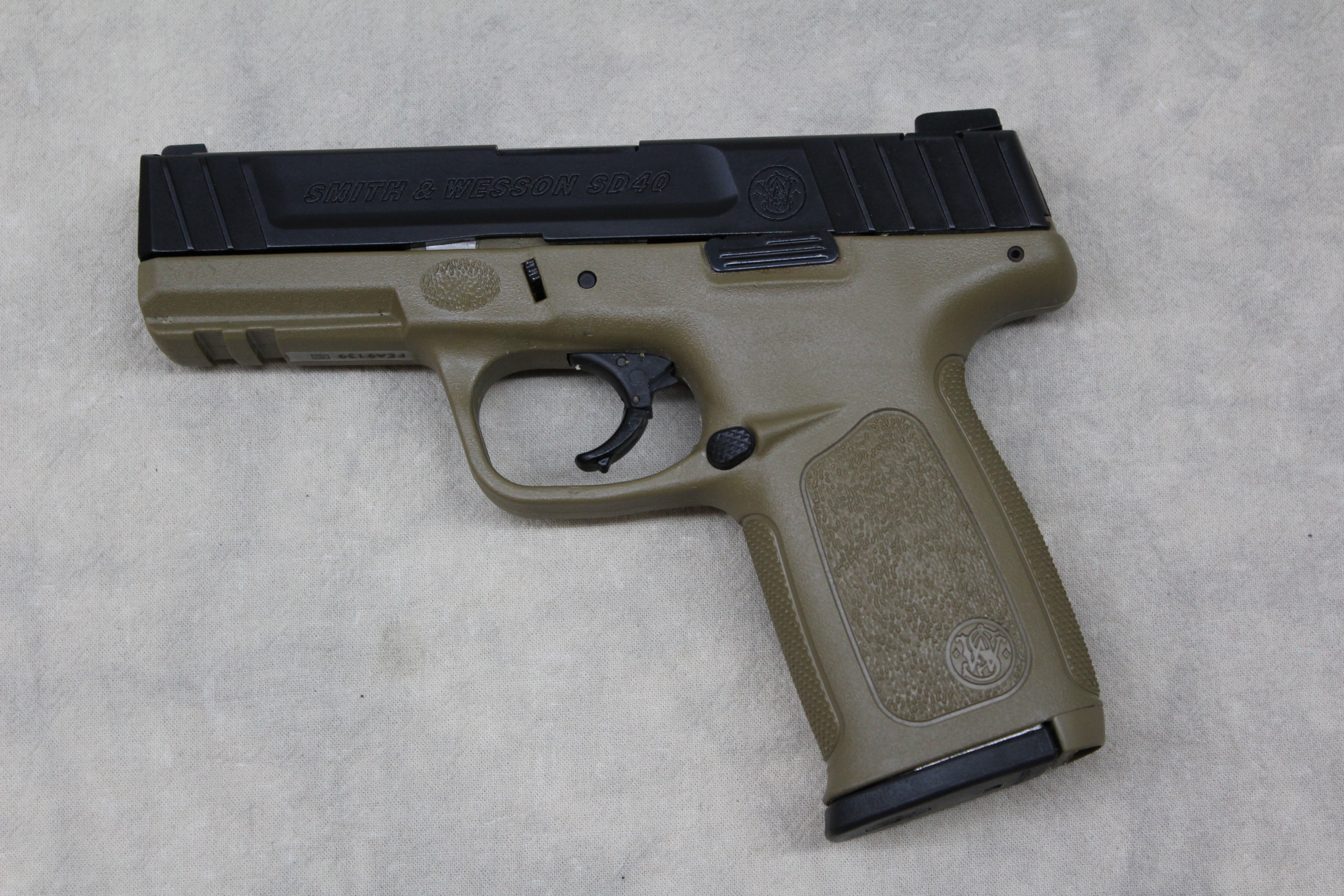 Smith & Wesson SD40 ~ .40 S&W ~
