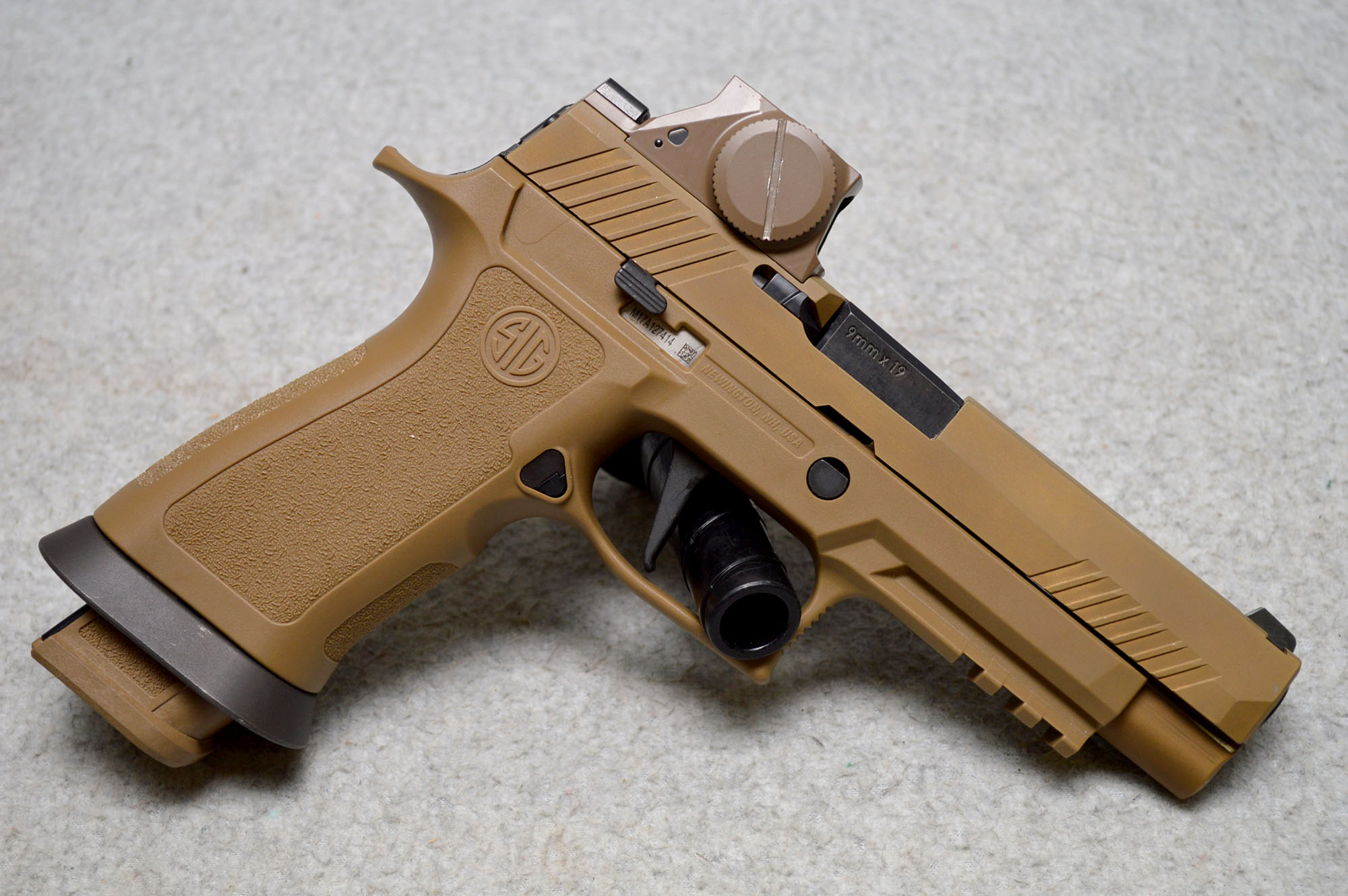 SIG SAUER ~ M17 ~ 9mm Luger - Sig Sauer
