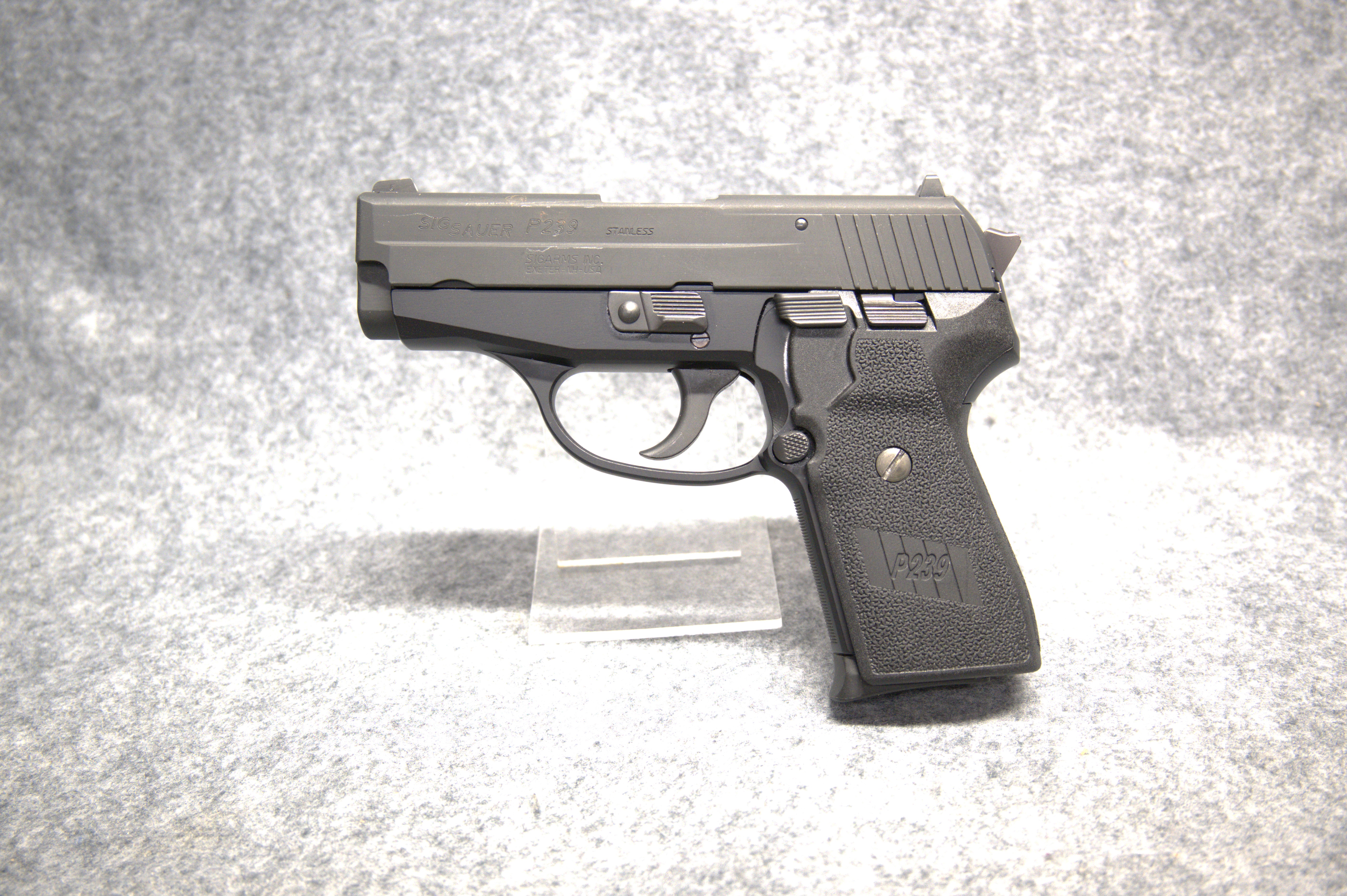 SIG SAUER ~ P239 ~ .40 S&ampW - Sig Sauer