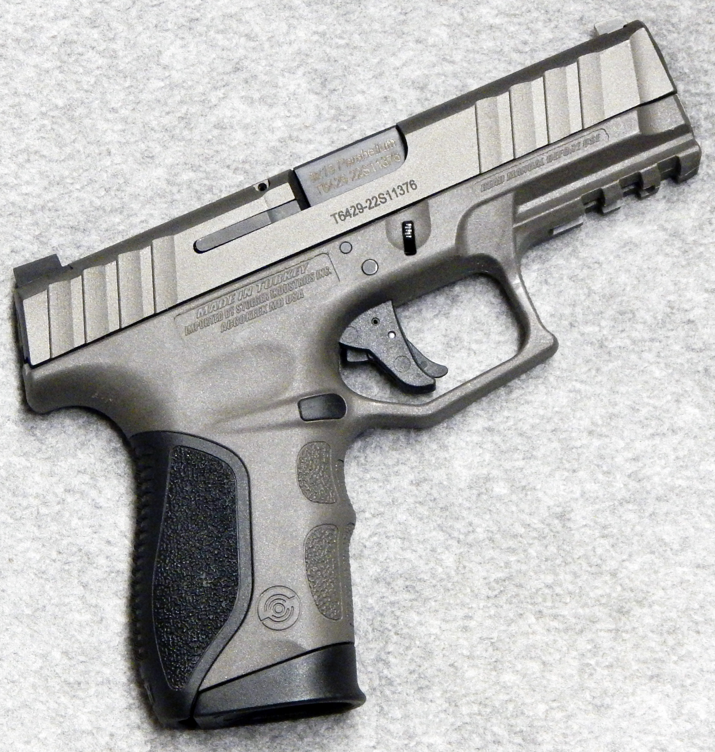 Stoeger ~ STR-9C ~ 9 mm Luger. - Stoeger