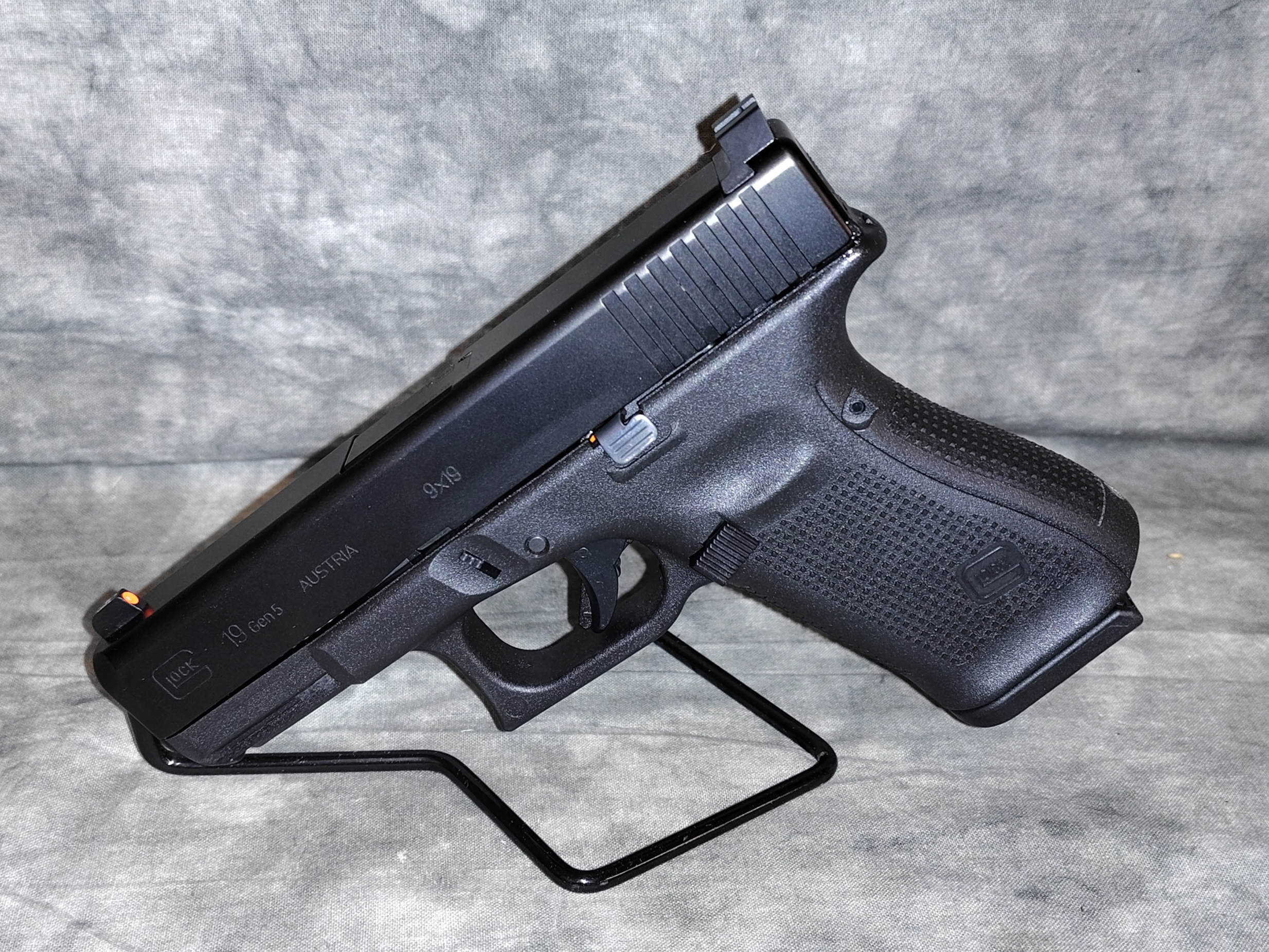 GLOCK ~ 19 GEN5 ~ 9MM LUGER - Glock
