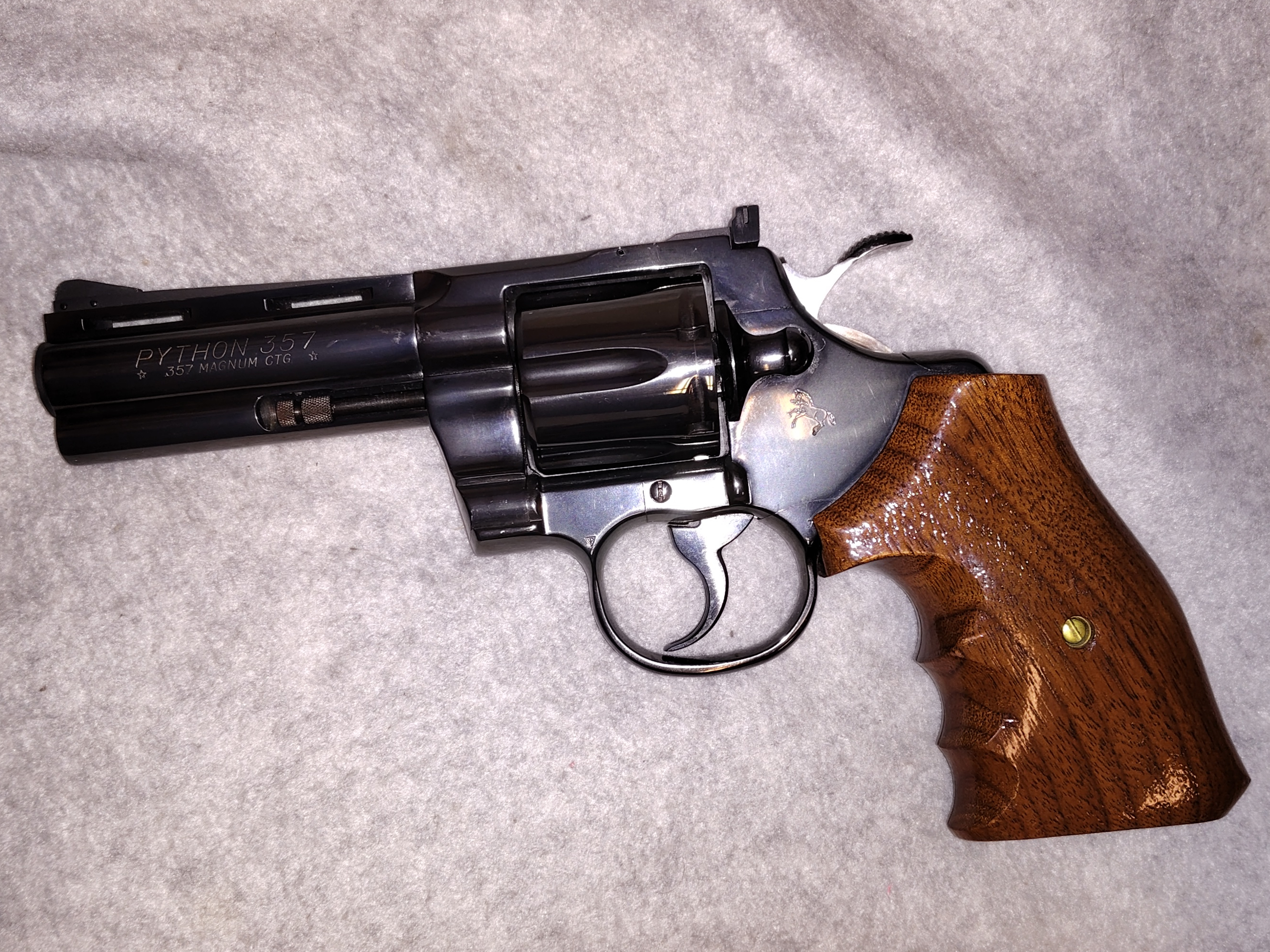 COLT ~ PYTHON 357 ~ .357 MAGNUM