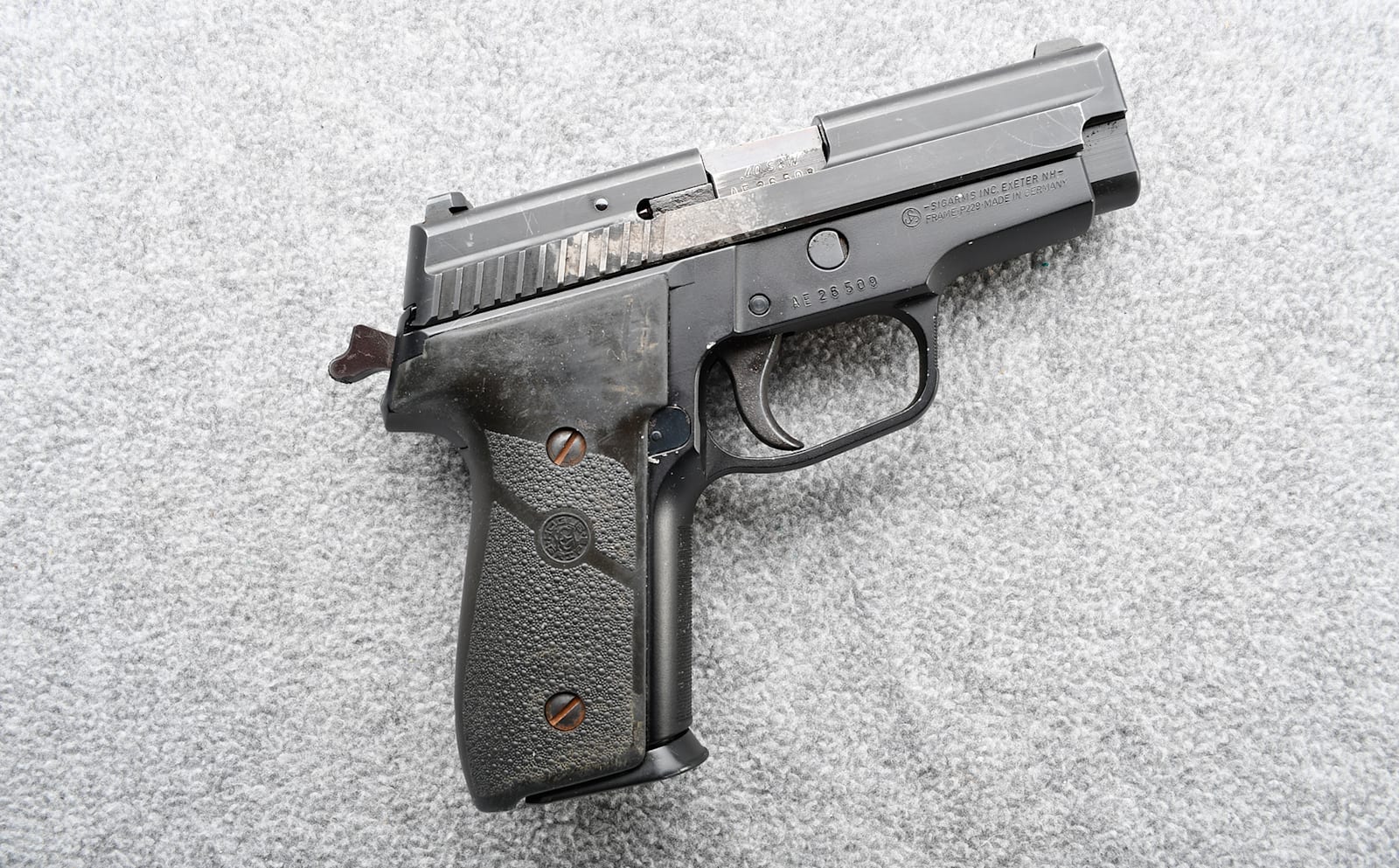 SIG SAUER ~ P229 ~ .40 S&W