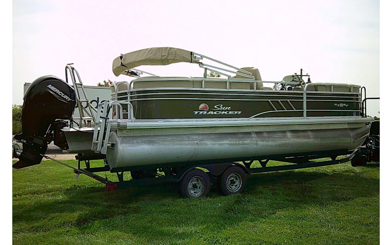 Pre-Owned 2021 Sun Tracker Party Barge 22 | Mack's Prairie Wings