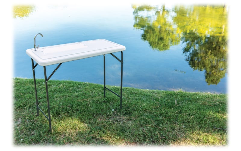 Folding clearance fillet table