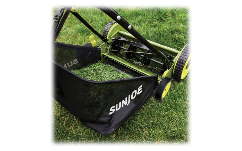 Manual lawn mower cheap with grass catcher